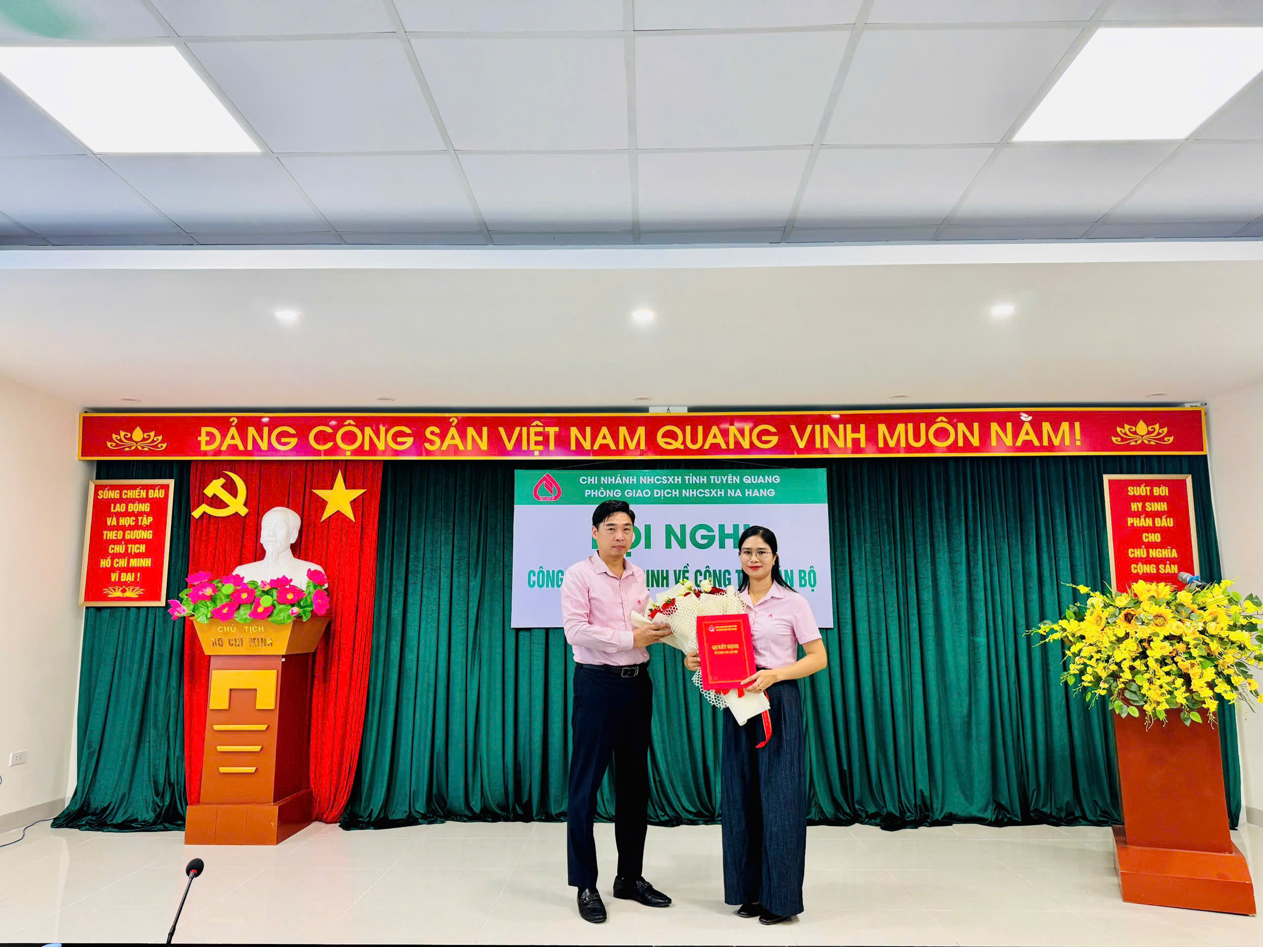 Hội nghị công bố Quyết định bổ nhiệm chức vụ Giám đốc Phòng giao dịch Ngân hàng Chính sách xã hội Na Hang