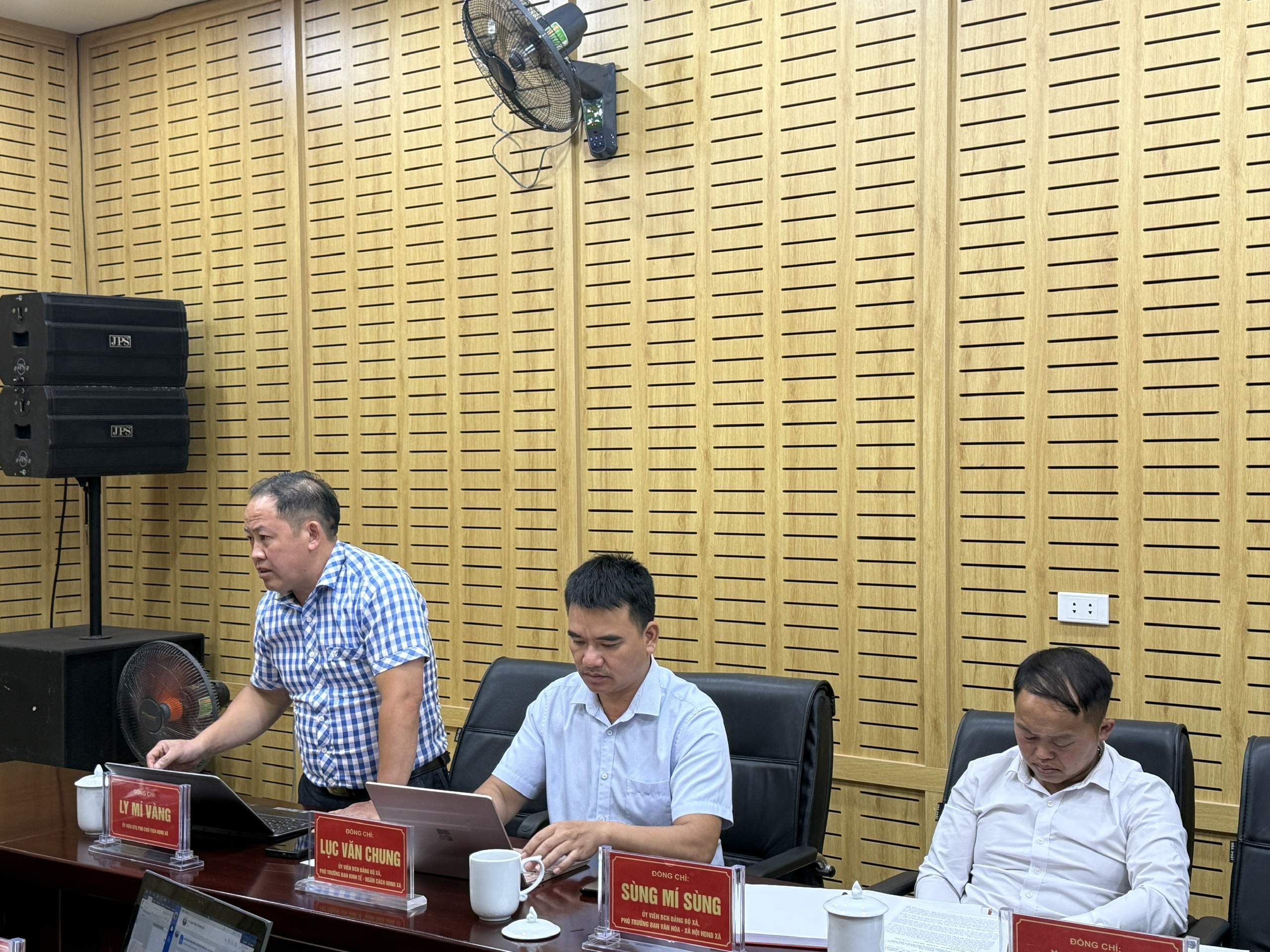 họp 3.jpg