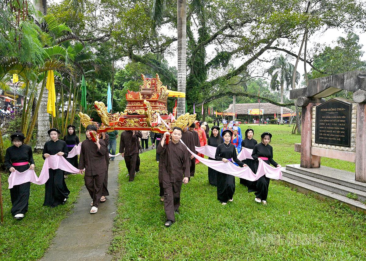 Phục dựng, bảo tồn Lễ hội Cầu may của đồng bào Tày xã Tân Trào