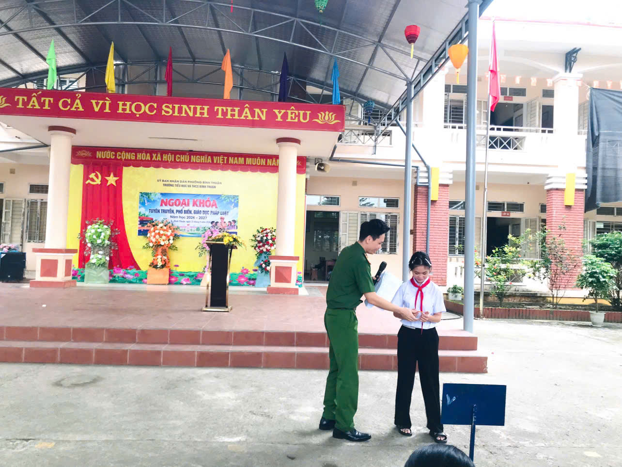 CÔNG AN PHƯỜNG BÌNH THUẬN TUYÊN TRUYỀN PHÁP LUẬT, KỸ NĂNG AN TOÀN CHO HỌC SINH