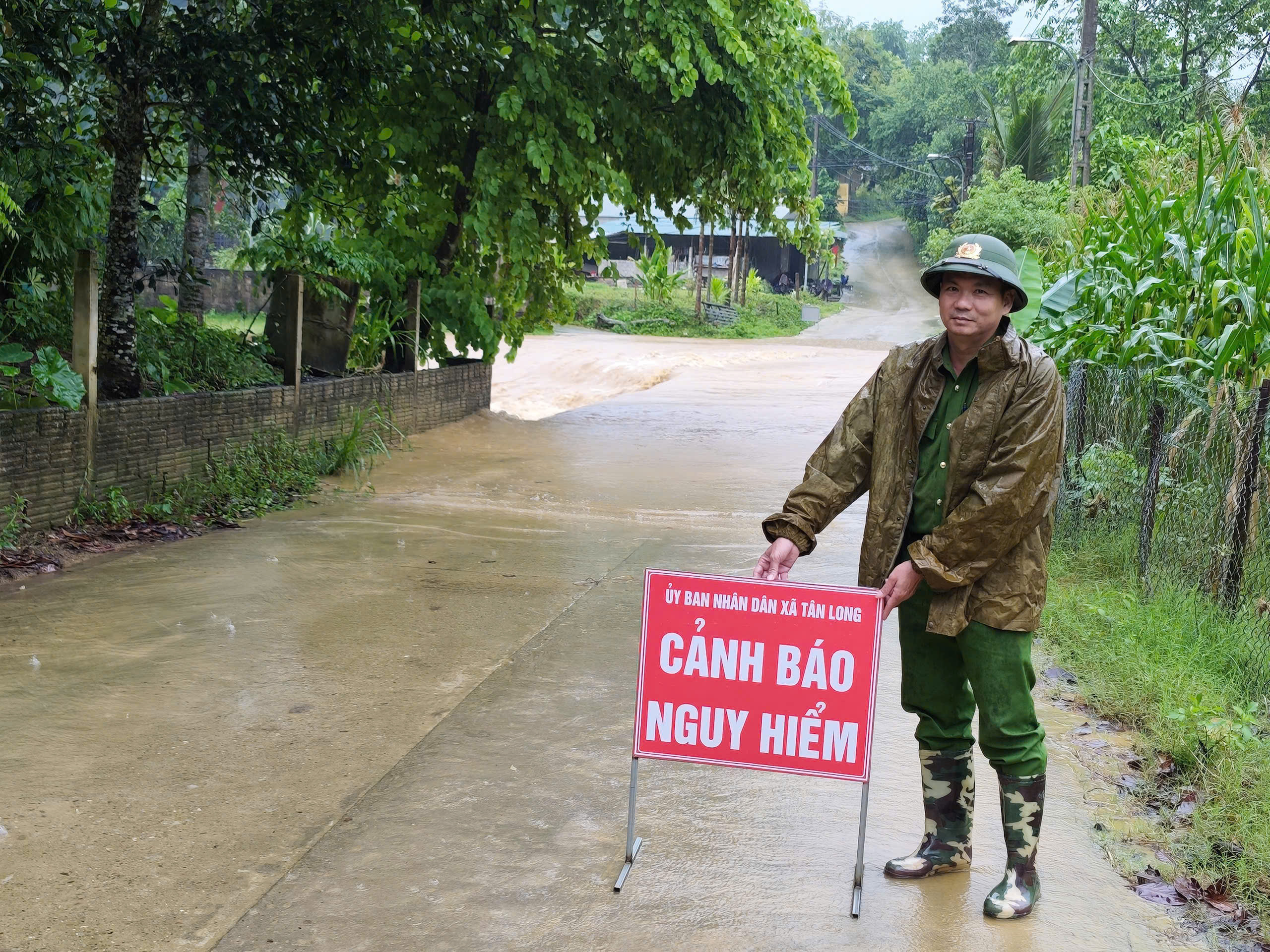 CÔNG AN XÃ TÂN LONG CẢNH BÁO NGUY CƠ MẤT AN TOÀN TẠI CÁC CẦU TRÀN