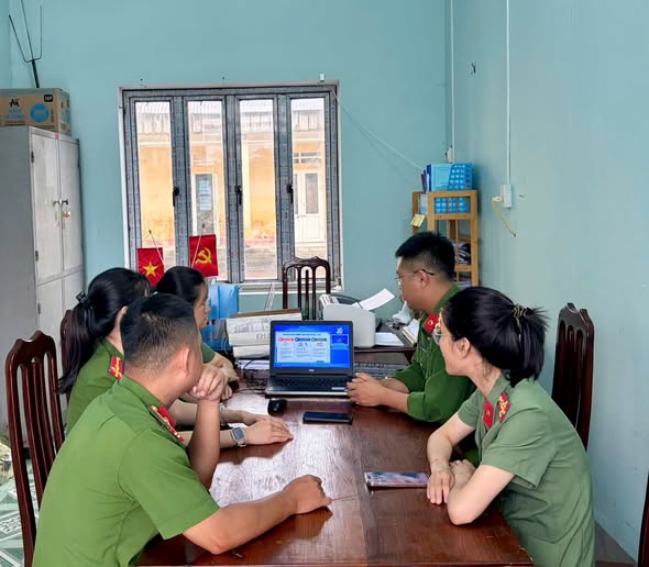 TUỔI TRẺ CÔNG AN XÃ VIỆT LÂM THAM GIA HỘI NGHỊ TRỰC TUYẾN HỌC TẬP, QUÁN TRIỆT NGHỊ QUYẾT ĐẠI HỘI ĐOÀN TOÀN QUỐC LẦN THỨ XIII 