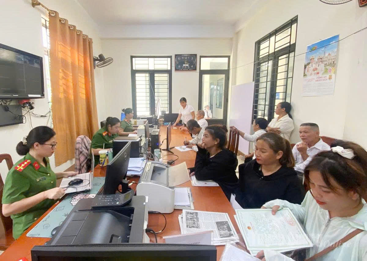 Toàn tỉnh thu nhận trên 128 ngàn hồ sơ cấp thẻ đảng viên gắn chíp