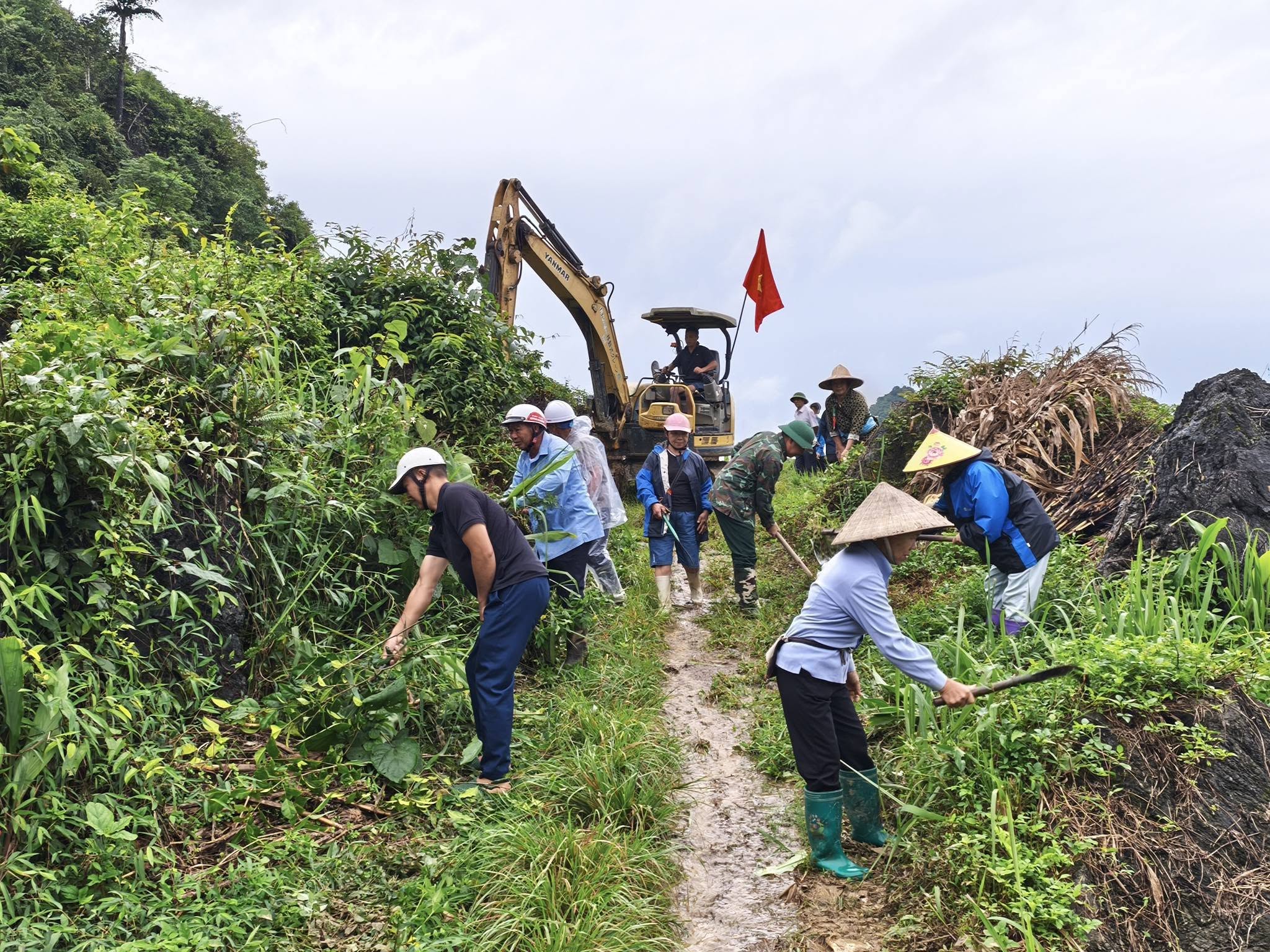 Thôn Nà Chang, xã Quản Bạ tổ chức lễ khởi công công trình đường giao thông nông thôn 