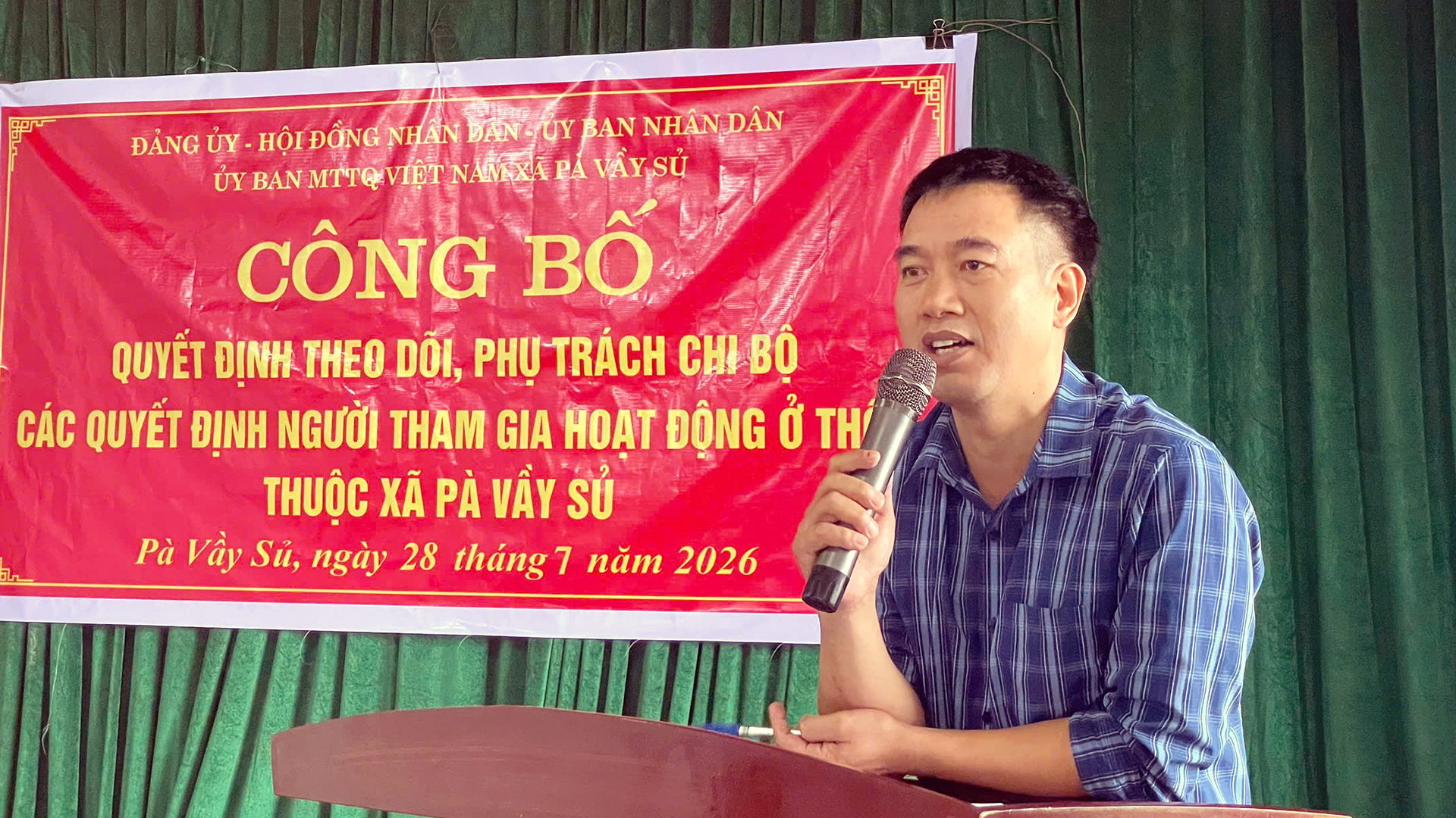 Công bố QĐ tại Thôn Xín Chải (3).jpg