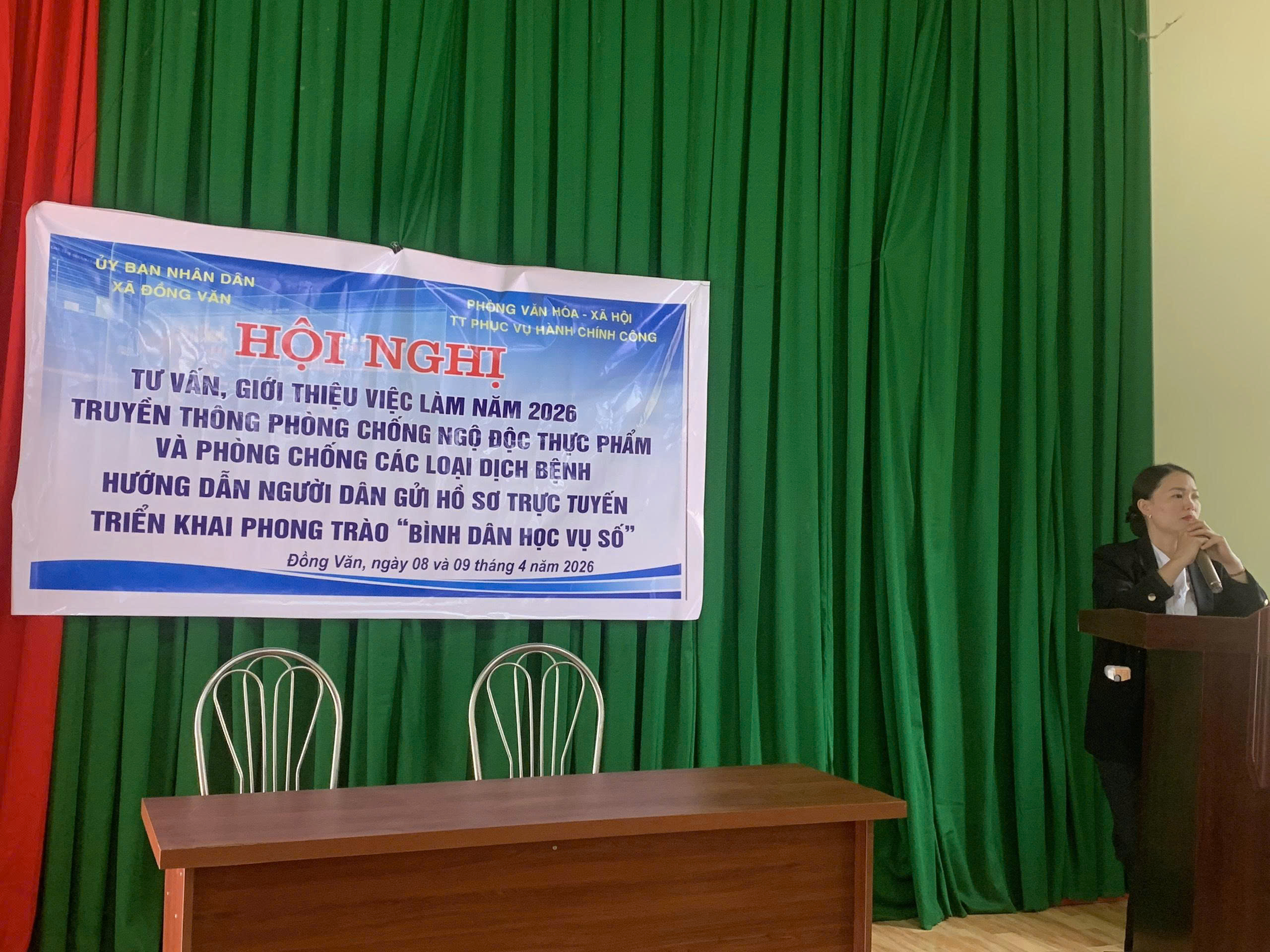ĐỒNG VĂN TRIỂN KHAI HƯỚNG DẪN NGƯỜI DÂN GỬI HỒ SƠ TRỰC TUYẾN, THỰC HIỆN PHONG TRÀO “BÌNH DÂN HỌC VỤ SỐ” TẠI CƠ SỞ