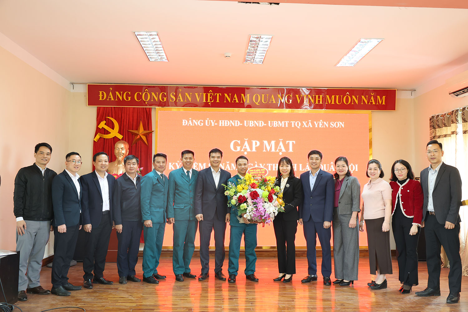 Lãnh đạo xã Yên Sơn chúc mừng các đơn vị nhân kỷ niệm 81 năm Ngày thành lập Quân đội nhân dân Việt Nam