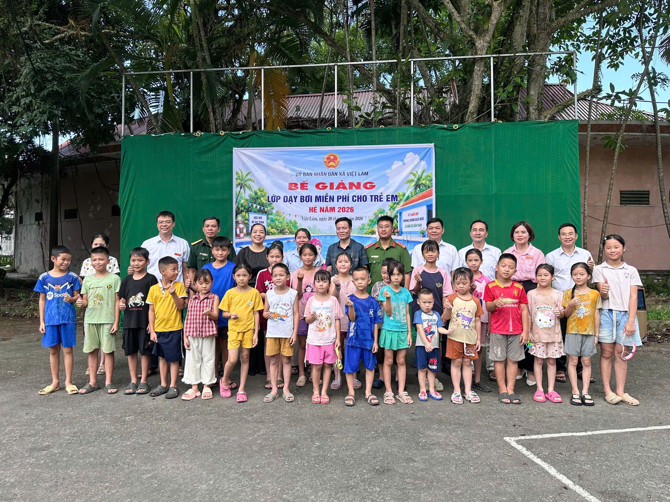 BẾ GIẢNG LỚP DẠY BƠI MIỄN PHÍ CHO TRẺ EM HÈ NĂM 2026 
