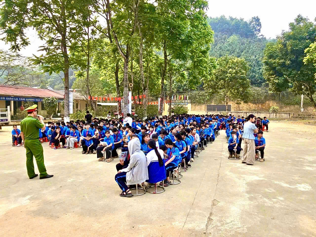 PHỦ SÓNG ”KIẾN THỨC GIAO THÔNG" NGAY TỪ SÂN TRƯỜNG TRUNG HỌC CƠ SỞ LANG QUÁN