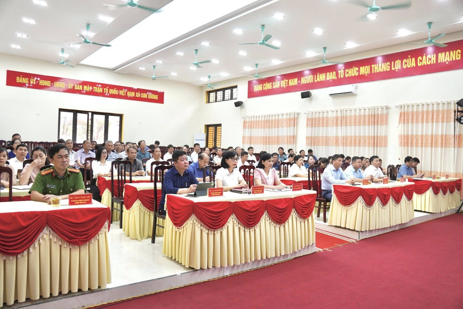 Hội nghị toàn quốc nghiên cứu, học tập, quán triệt và triển khai thực hiện Nghị quyết Hội nghị lần thứ hai, Ban Chấp hành Trung ương Đảng khóa XIV