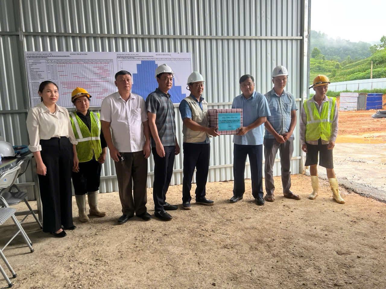 PHÓ CHỦ TỊCH THƯỜNG TRỰC HĐND TỈNH THĂM, KIỂM TRA TIẾN ĐỘ THI CÔNG CÔNG TRÌNH TRƯỜNG PHỔ THÔNG DÂN TỘC NỘI TRÚ LIÊN CẤP TIỂU HỌC VÀ THCS XÃ BẠCH ĐÍCH