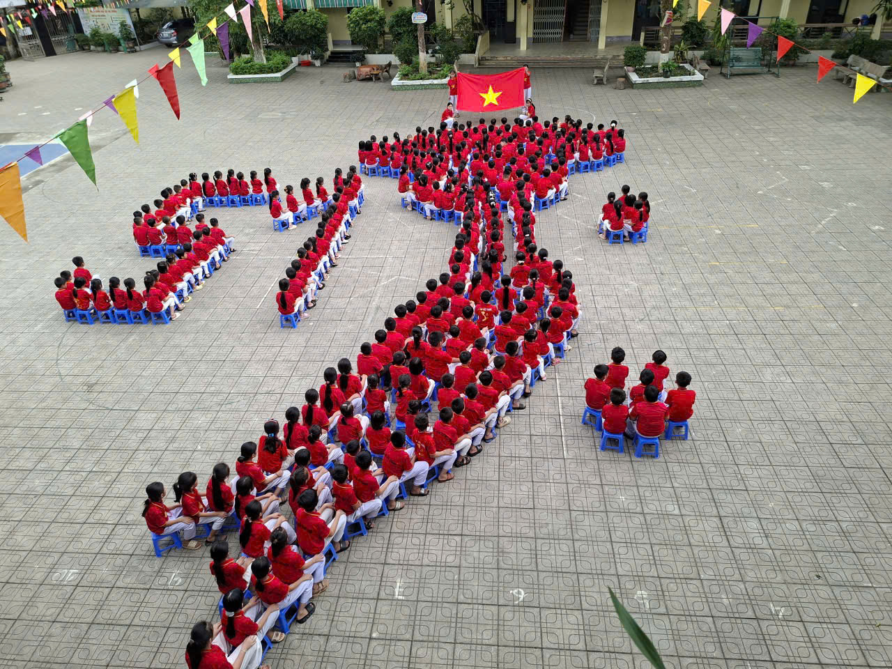 Trường tiểu học Yên Định, xã Ngọc Đường tổ chức hoạt động chao mừng 30/4 và 1/5