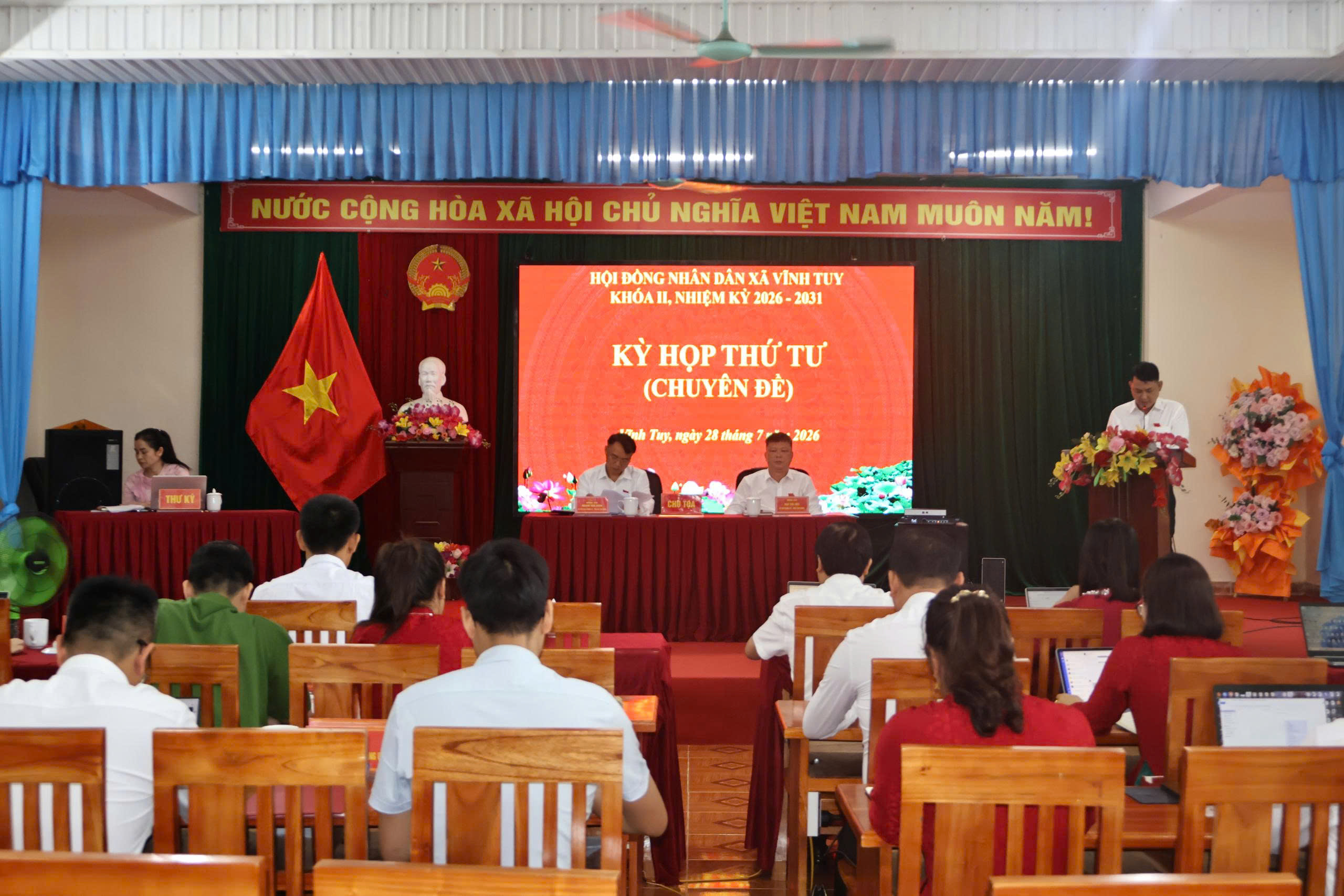 Kỳ họp HĐND xã a T Anh đ.jpg