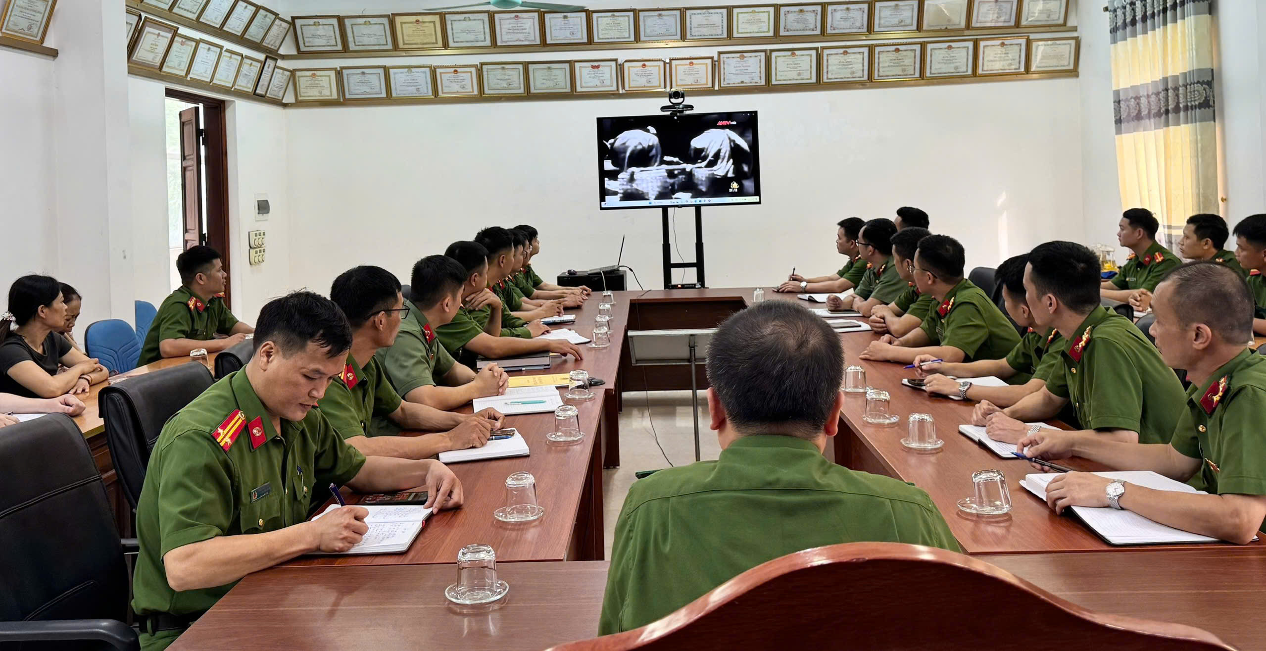 CÔNG AN XÃ LÂM BÌNH TỔ CHỨC SINH HOẠT CHÍNH TRỊ NHÂN KỶ NIỆM 81 NĂM NGÀY TRUYỀN THỐNG CÔNG AN NHÂN DÂN