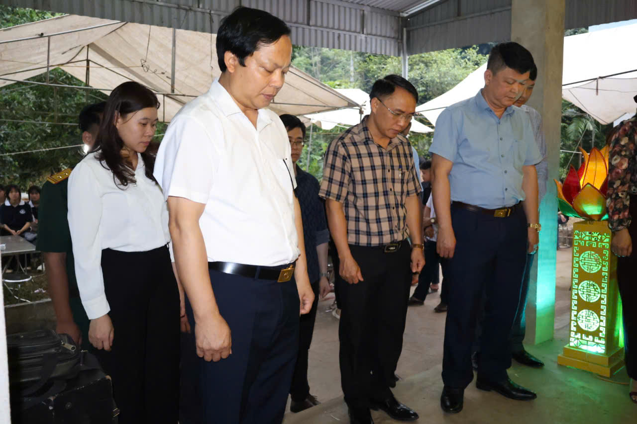 Viếng c Đạt.jpg