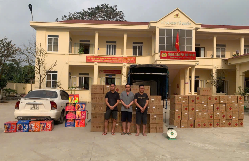 KHỞI TỐ VỤ ÁN BUÔN BÁN, TÀNG TRỮ, VẬN CHUYỂN GẦN 2 TẤN PHÁO HOA NỔ