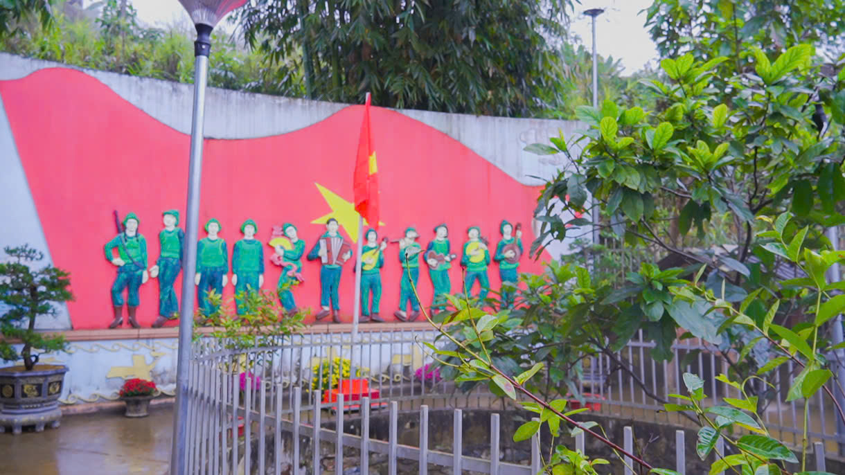 ảnh tin Vũ Th&ugrave;y Linh- trường ch&iacute;nh trị tỉnh (3).jpg