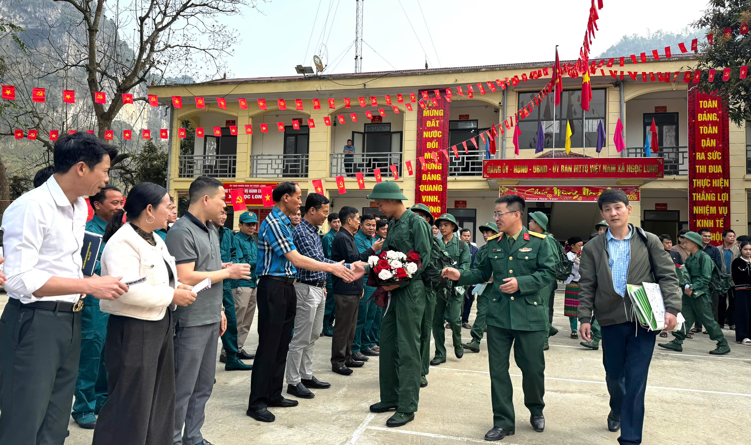 Xã Ngọc Long gặp mặt thanh niên nhập ngũ năm 2026