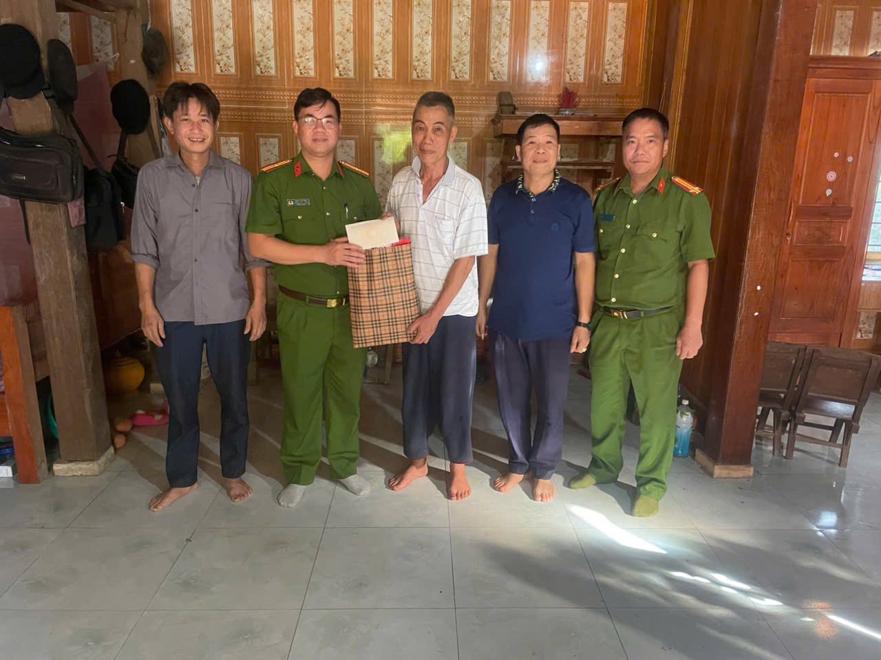 CÔNG AN TRUNG HÀ THỰC HIỆN CÁC HOẠT ĐỘNG TRI ÂN KỶ NIỆM NGÀY THƯƠNG BINH - LIỆT SĨ