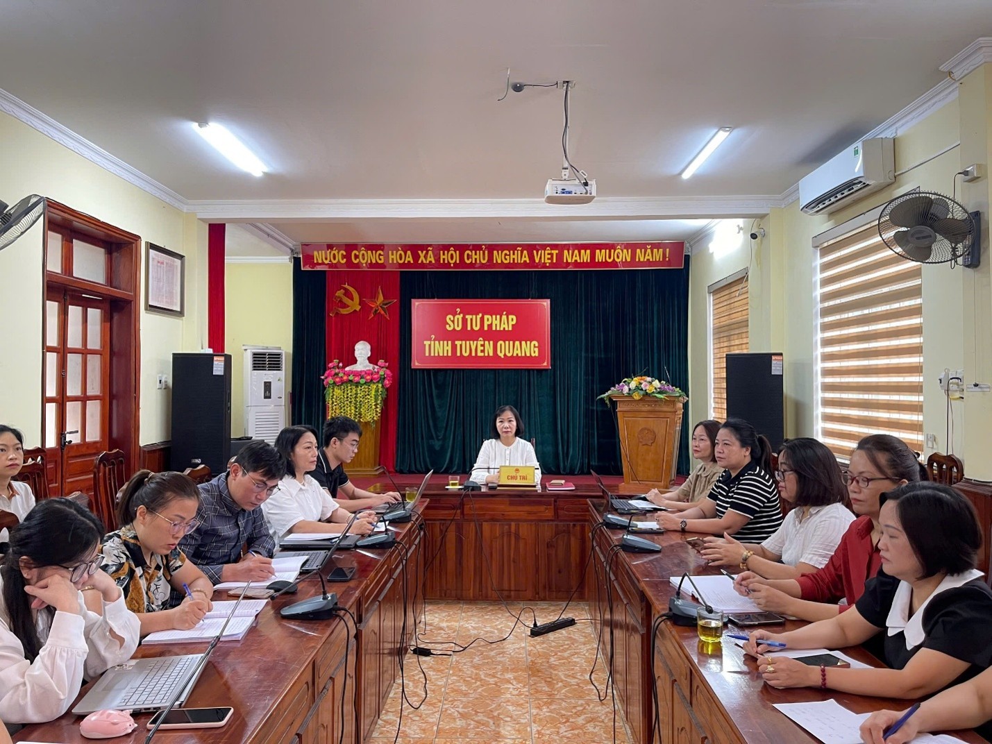 Sở Tư pháp kết nối Hội nghị toàn quốc nghiên cứu, học tập, quán triệt và triển khai thực hiện Nghị quyết số 10-NQ/TW ngày 08/6/2026 của Bộ Chính trị về phát triển kinh tế có vốn đầu tư nước ngoài
