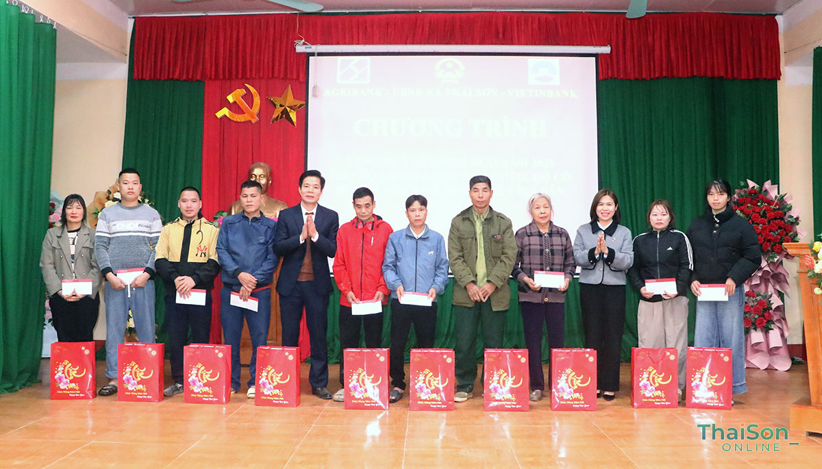 Xã Thái Sơn tổ chức chương trình tặng quà Tết cho hộ nghèo, hộ có hoàn cảnh khó khăn