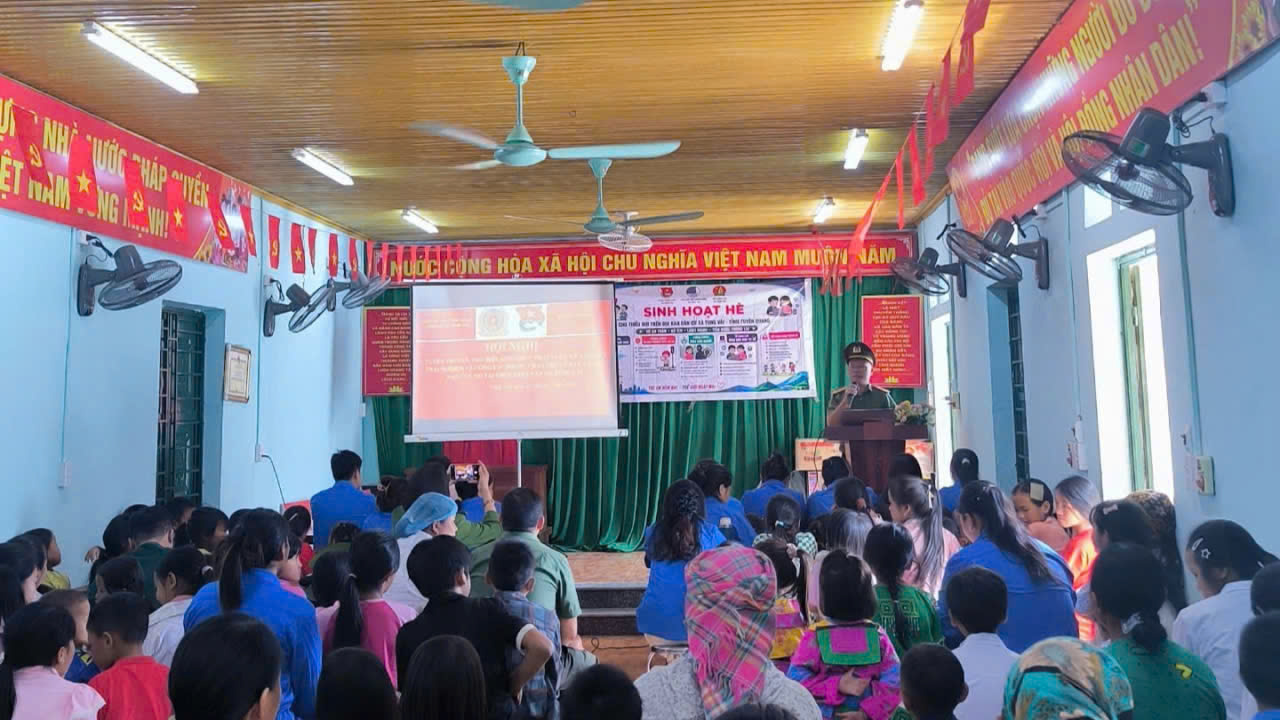 CÔNG AN XÃ TÙNG VÀI PHỐI HỢP TỔ CHỨC CÁC HOẠT ĐỘNG SINH HOẠT HÈ, TRANG BỊ KIẾN THỨC, KỸ NĂNG CHO THANH THIẾU NHI