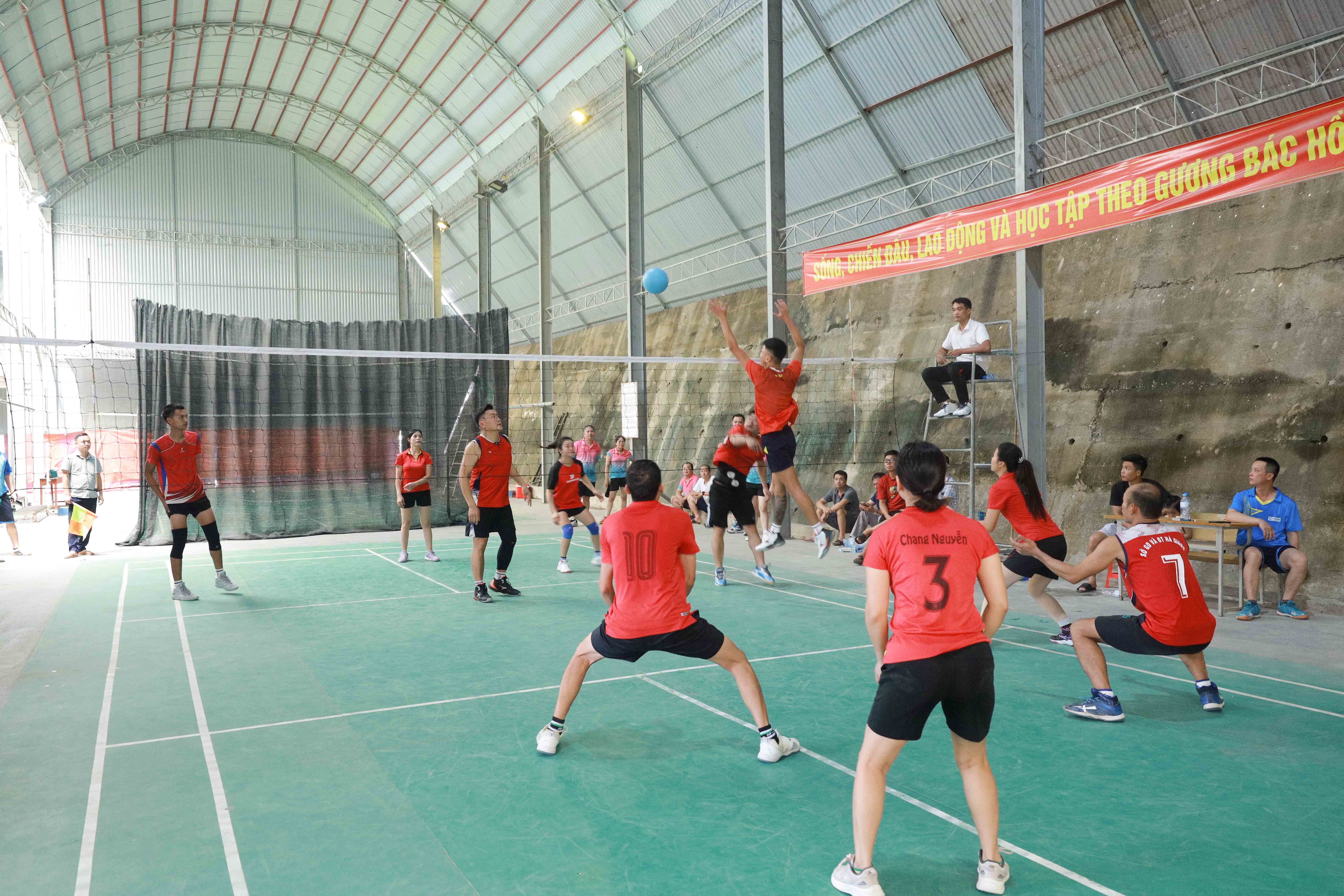 Hoàng Su Phì tổ chức giải bóng chuyền hơi chào mừng Ngày hội toàn dân bảo vệ an ninh Tổ quốc năm 2026
