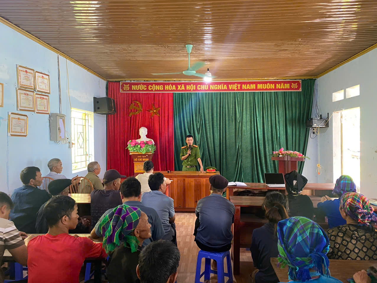 CÔNG AN XÃ PỜ LY NGÀI TĂNG CƯỜNG NẮM TÌNH HÌNH NHÂN DÂN, TUYÊN TRUYỀN PHÁP LUẬT TRƯỚC KHI THỰC HIỆN CHỦ TRƯƠNG SẮP XẾP THÔN TRÊN ĐỊA BÀN