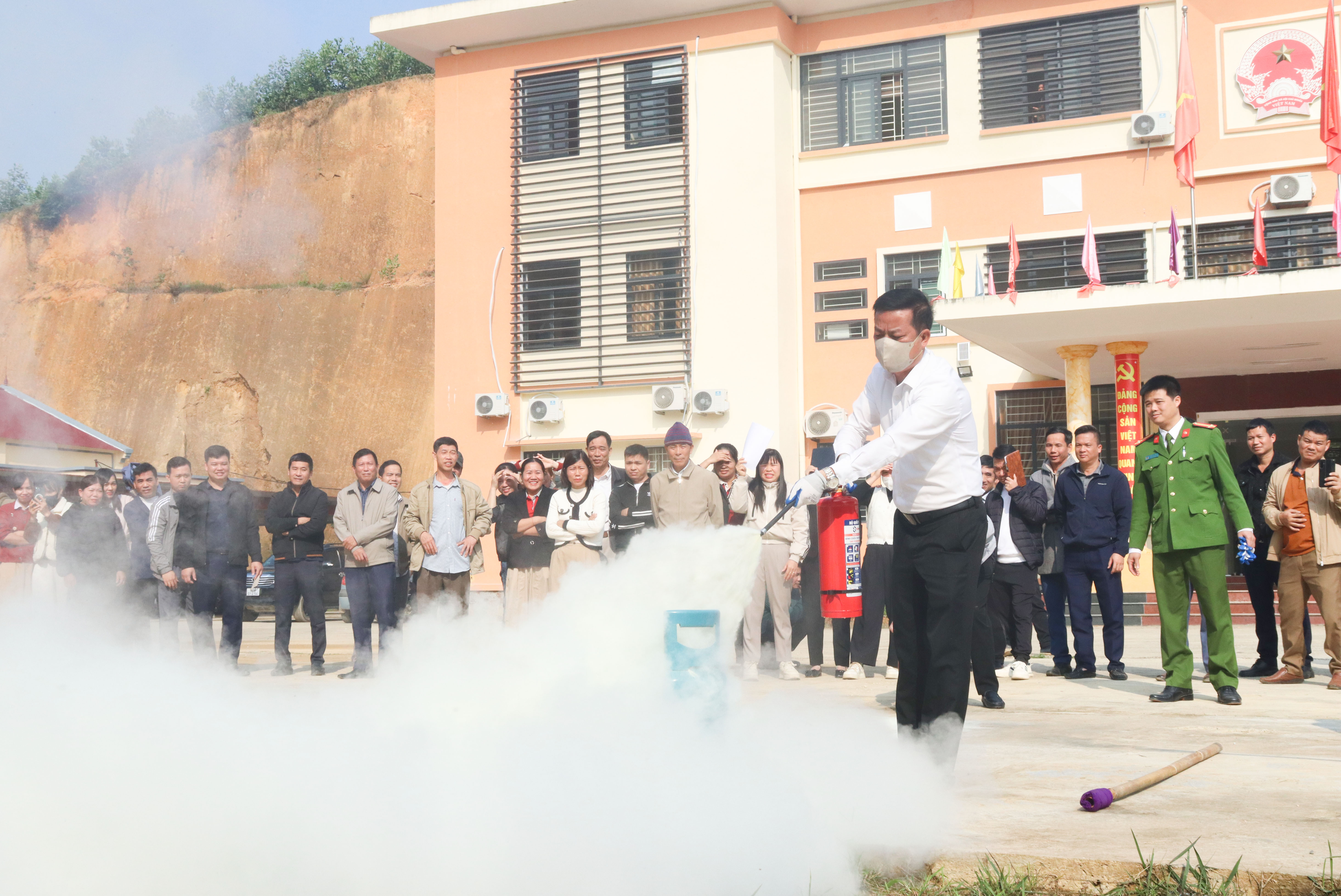 Tuyên truyền, trải nghiệm thực hành chữa cháy và cứu nạn cứu hộ xã Lực Hành năm 2025