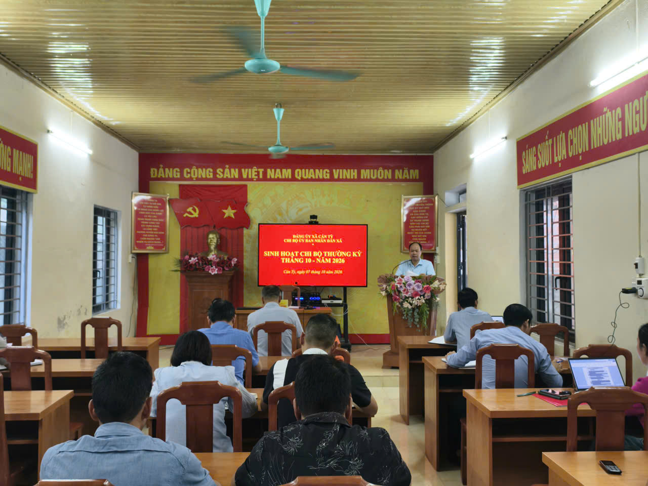 CHI BỘ UBND XÃ CÁN TỶ TỔ CHỨC SINH HOẠT CHI BỘ THƯỜNG KỲ THÁNG 10