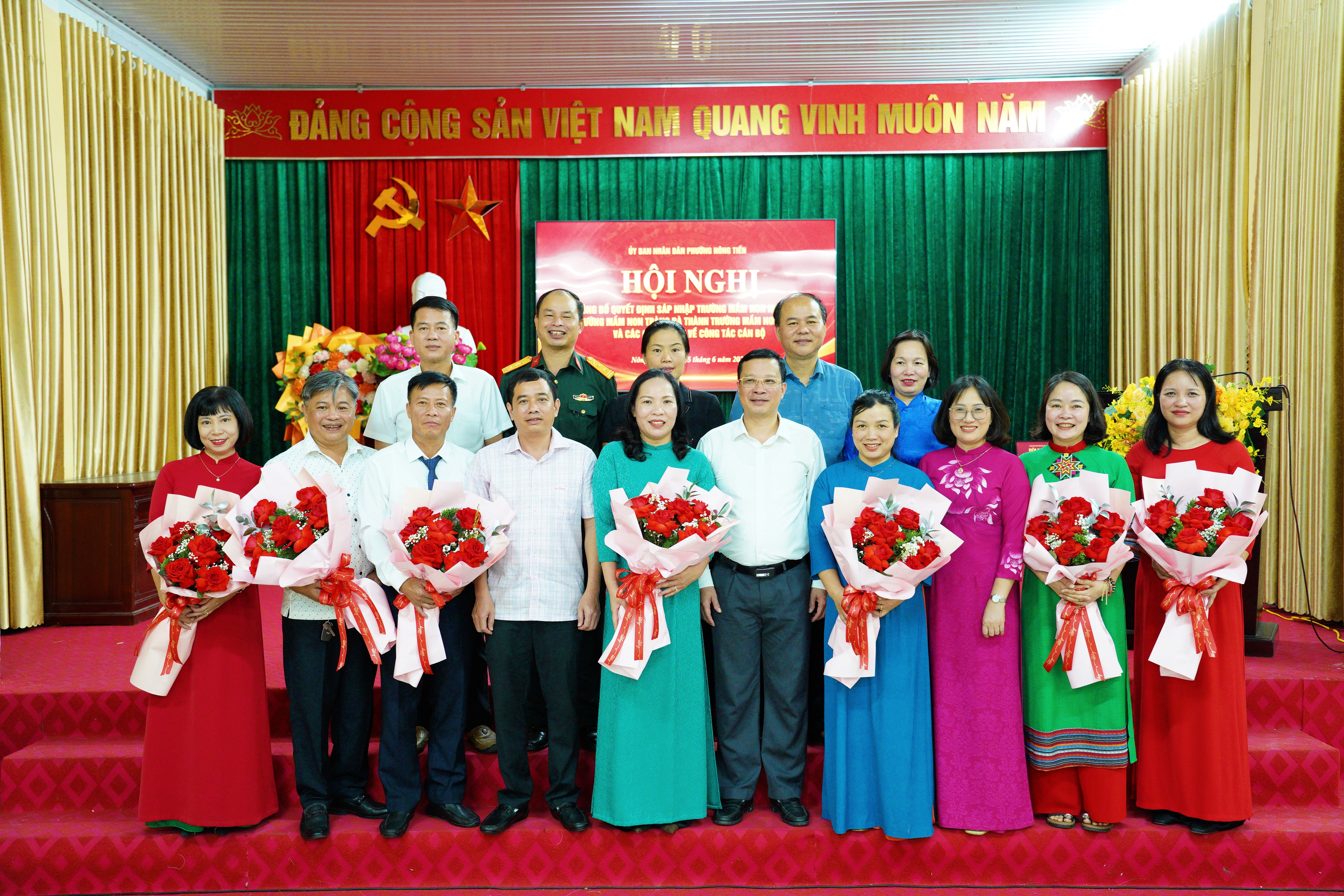 Phường Nông Tiến tổ chức hội nghị công bố sáp nhập đơn vị sự nghiệp công lập và công tác cán bộ