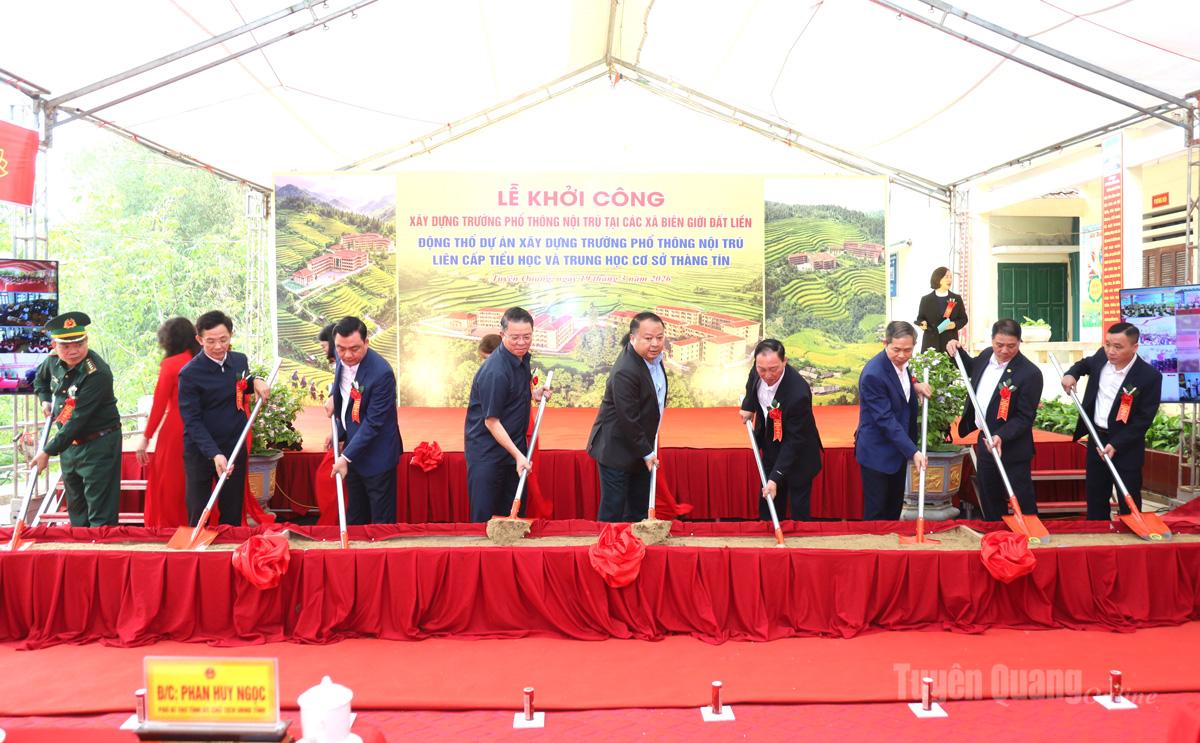 Chủ tịch UBND tỉnh Phan Huy Ngọc dự Lễ động thổ khởi công trường Phổ thông nội trú liên cấp Tiểu học và THCS Thàng Tín