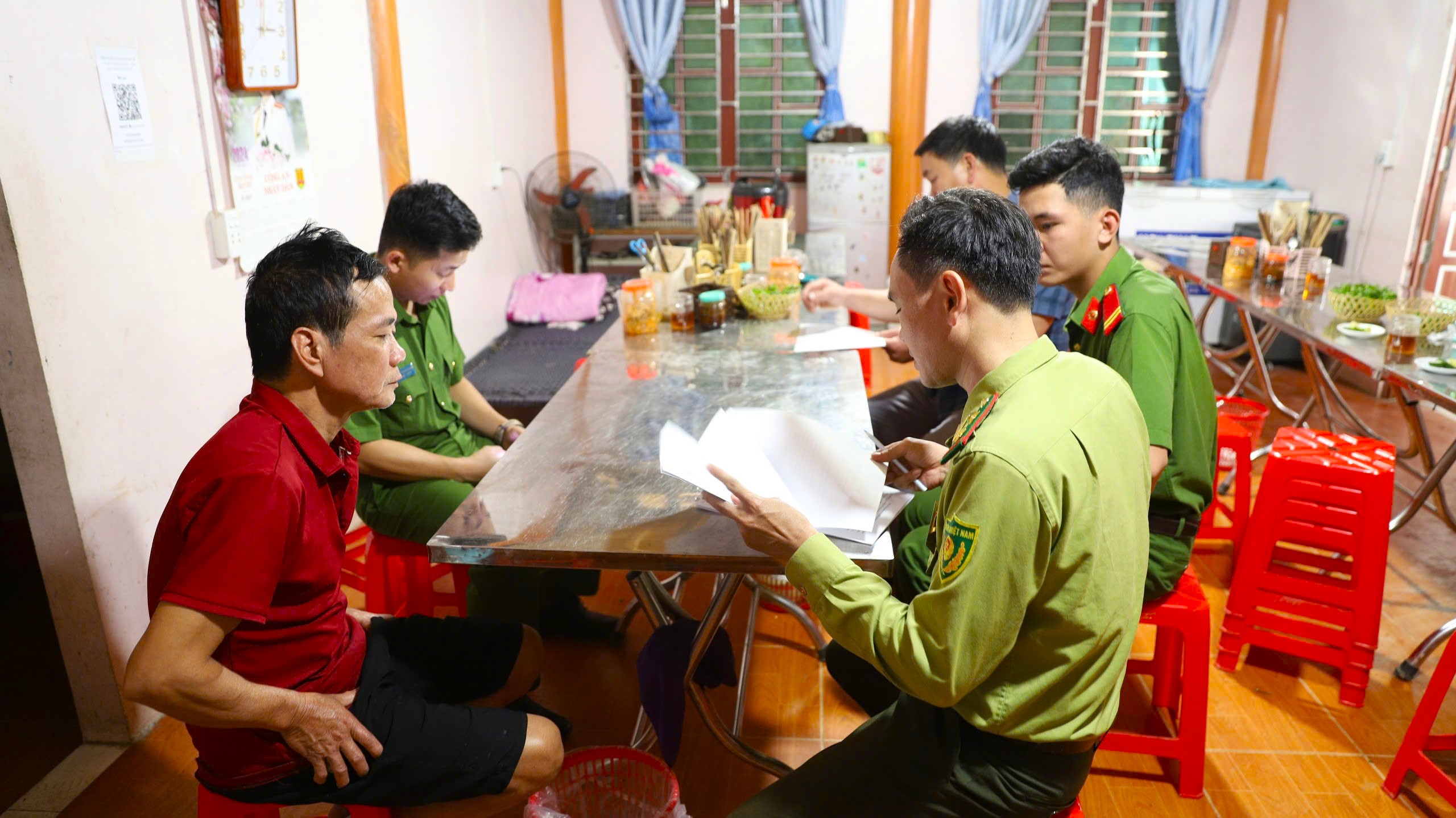 UBND XÃ HỒ THẦU TĂNG CƯỜNG TUYÊN TRUYỀN, KÝ CAM KẾT KHÔNG SỬ DỤNG ĐỘNG VẬT RỪNG HOANG DÃ TRONG KINH DOANH DỊCH VỤ ĂN UỐNG                       