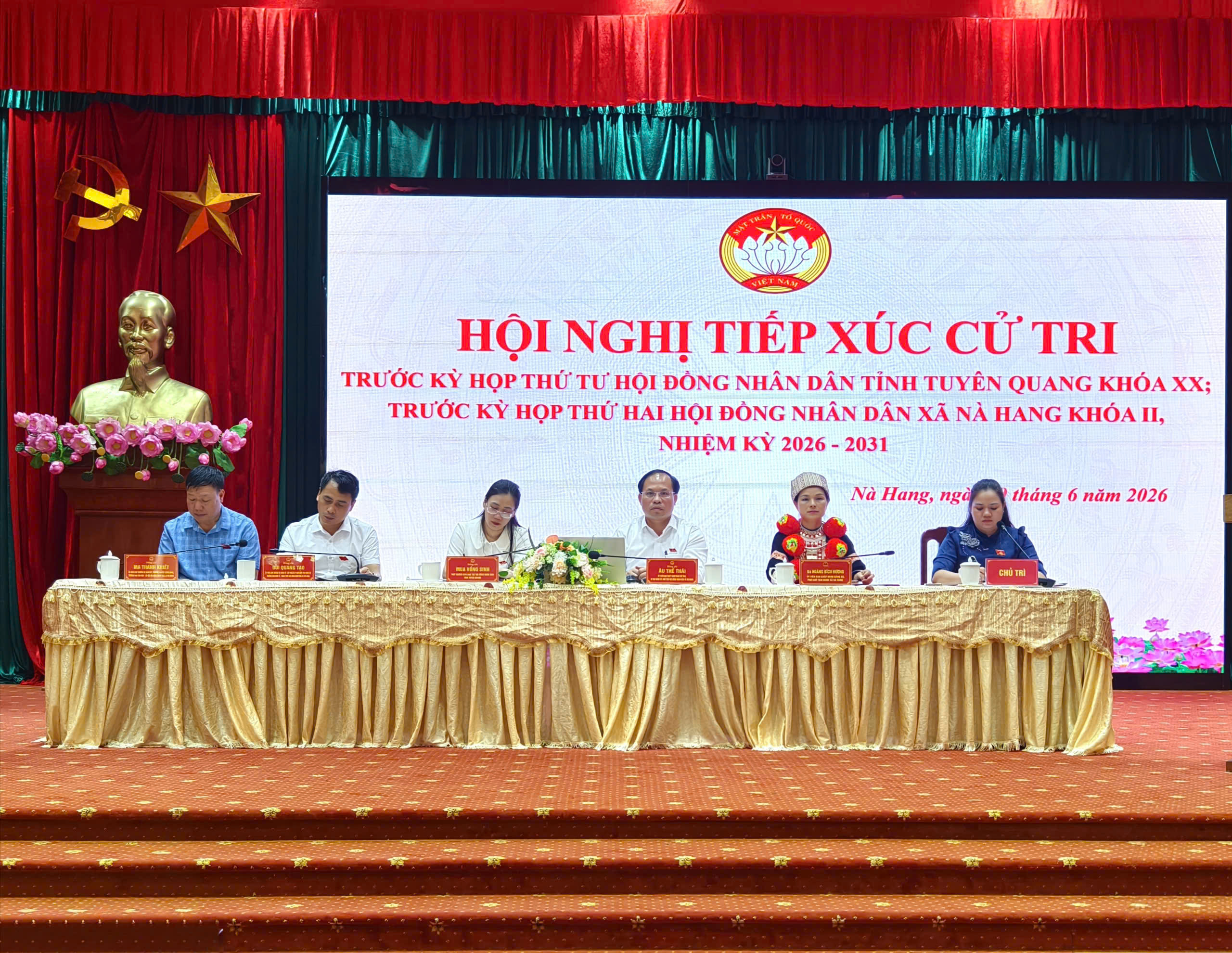 Đại biểu HĐND tỉnh và HĐND xã Nà Hang tiếp xúc cử tri trước kỳ họp thường lệ giữa năm 2026