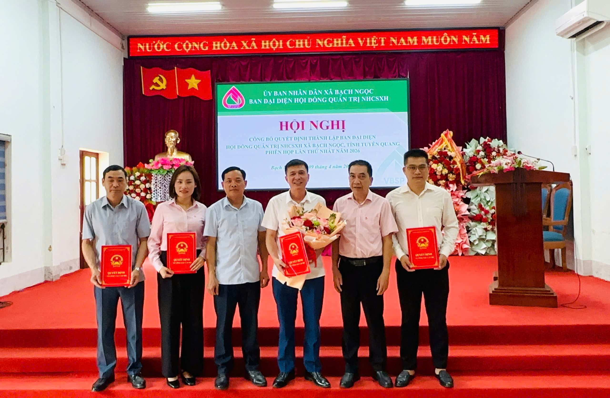 Ra mắt Ban đại diện Hội đồng quản trị Ngân hàng Chính sách xã hội xã Bạch Ngọc