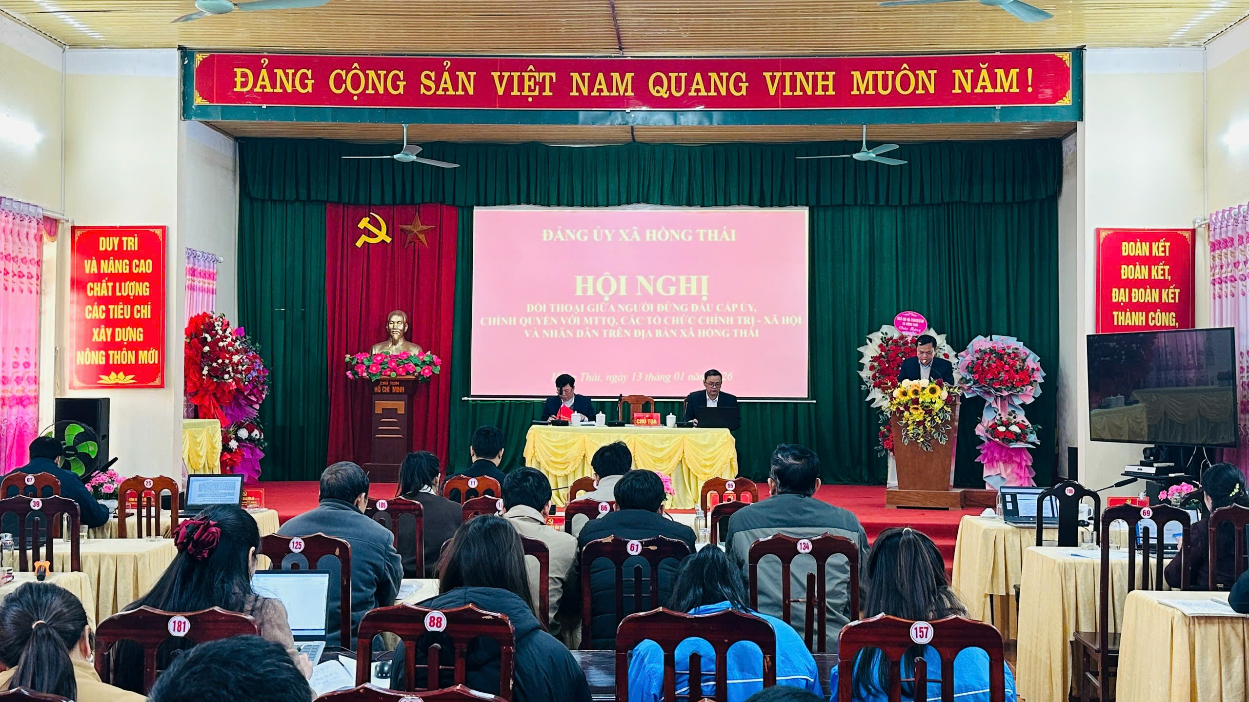 Xã Hồng Thái tổ chức Hội nghị đối thoại giữa người đứng đầu cấp ủy, chính quyền với Mặt trận Tổ quốc Việt Nam, các tổ chức chính trị - xã hội và nhân dân trên địa bàn xã