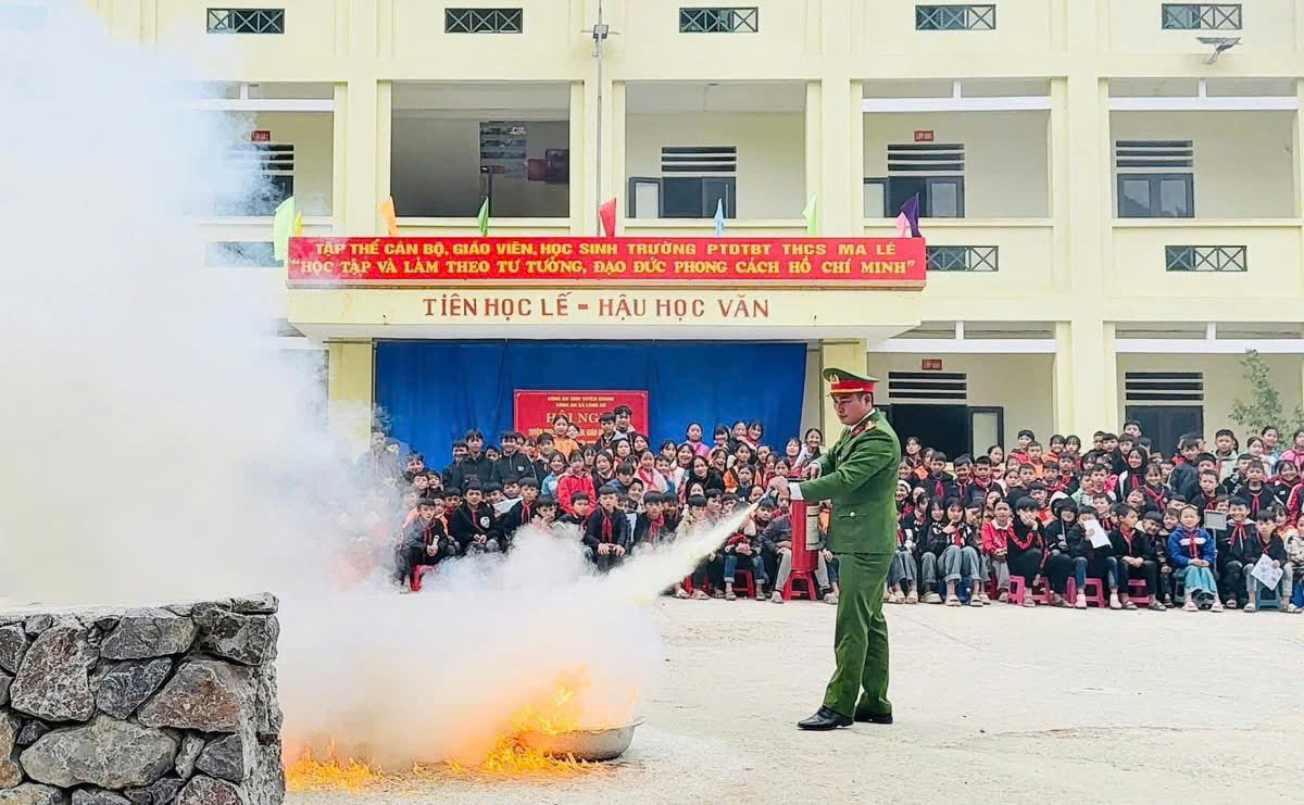 CÔNG AN XÃ LŨNG CÚ TUYÊN TRUYỀN PCCC TRONG TRƯỜNG HỌC 