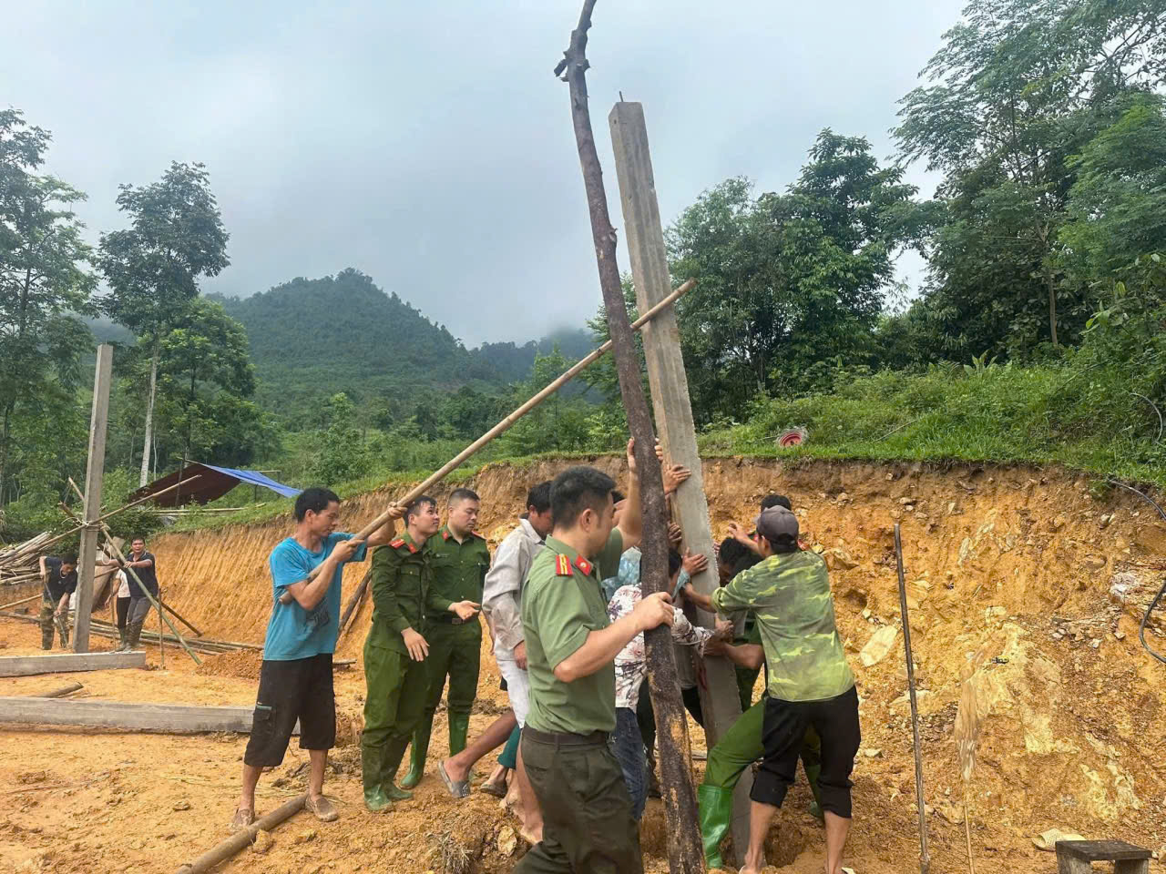 ẤM ÁP NGHĨA TÌNH CÔNG AN XÃ TÂN AN: HÀNH ĐỘNG NHỎ, Ý NGHĨA LỚN VÌ NHÂN DÂN 