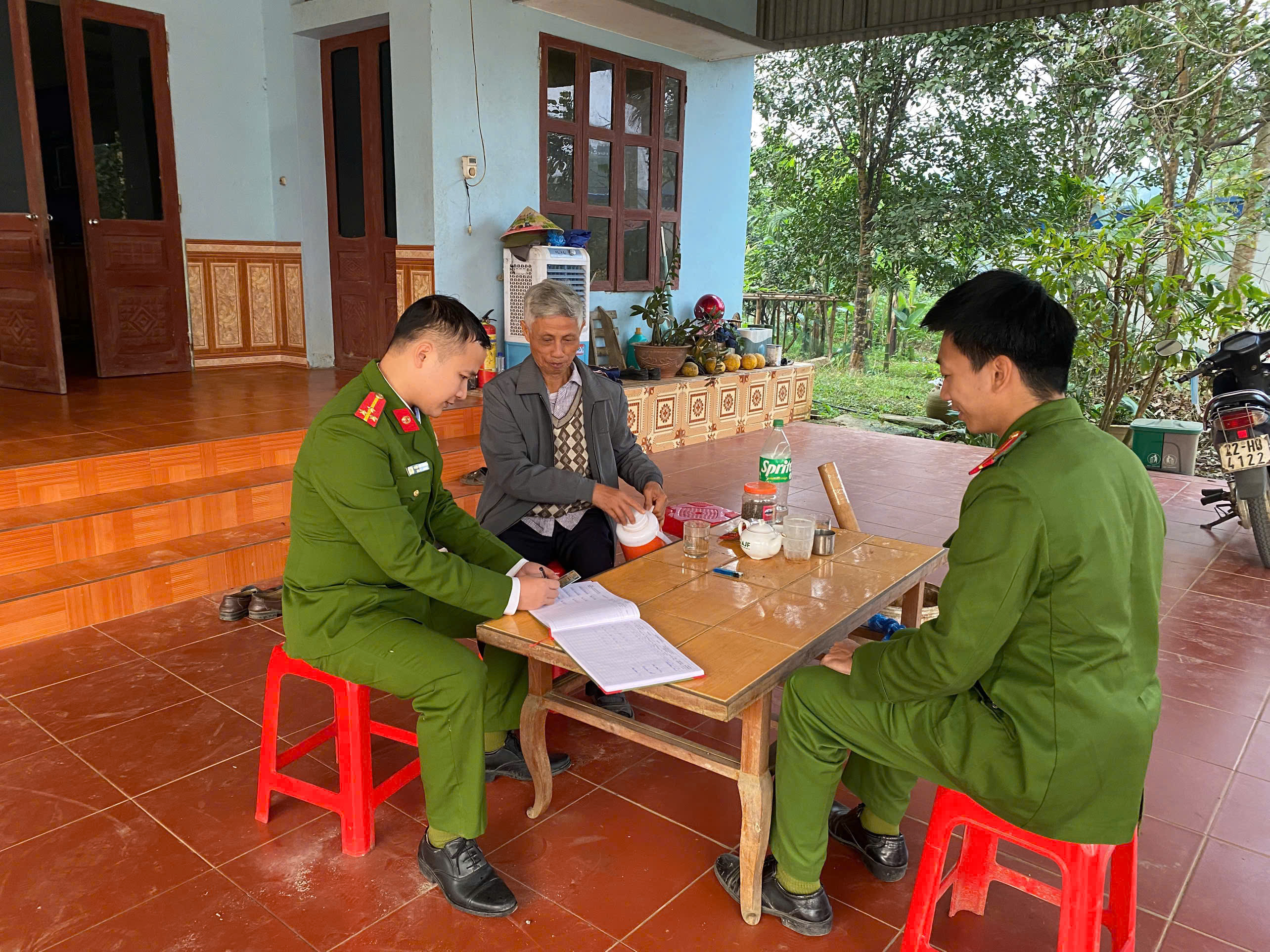 CÔNG AN XÃ KIM BÌNH TĂNG CƯỜNG CÔNG TÁC RÀ SOÁT, KIỂM TRA CƯ TRÚ TRÊN ĐỊA BÀN XÃ