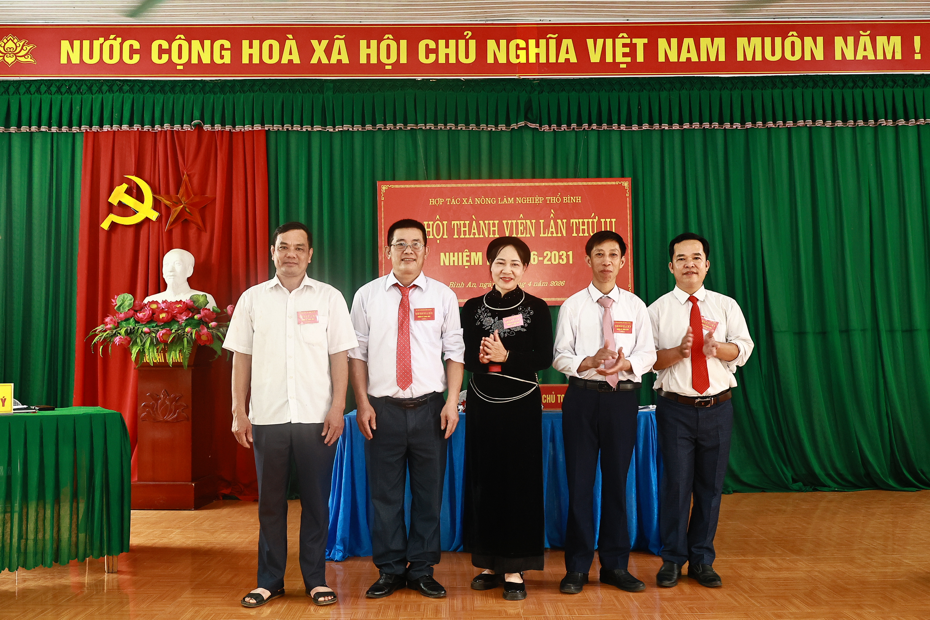 C&aacute;c thanh vi&ecirc;n mới của HTX.JPG