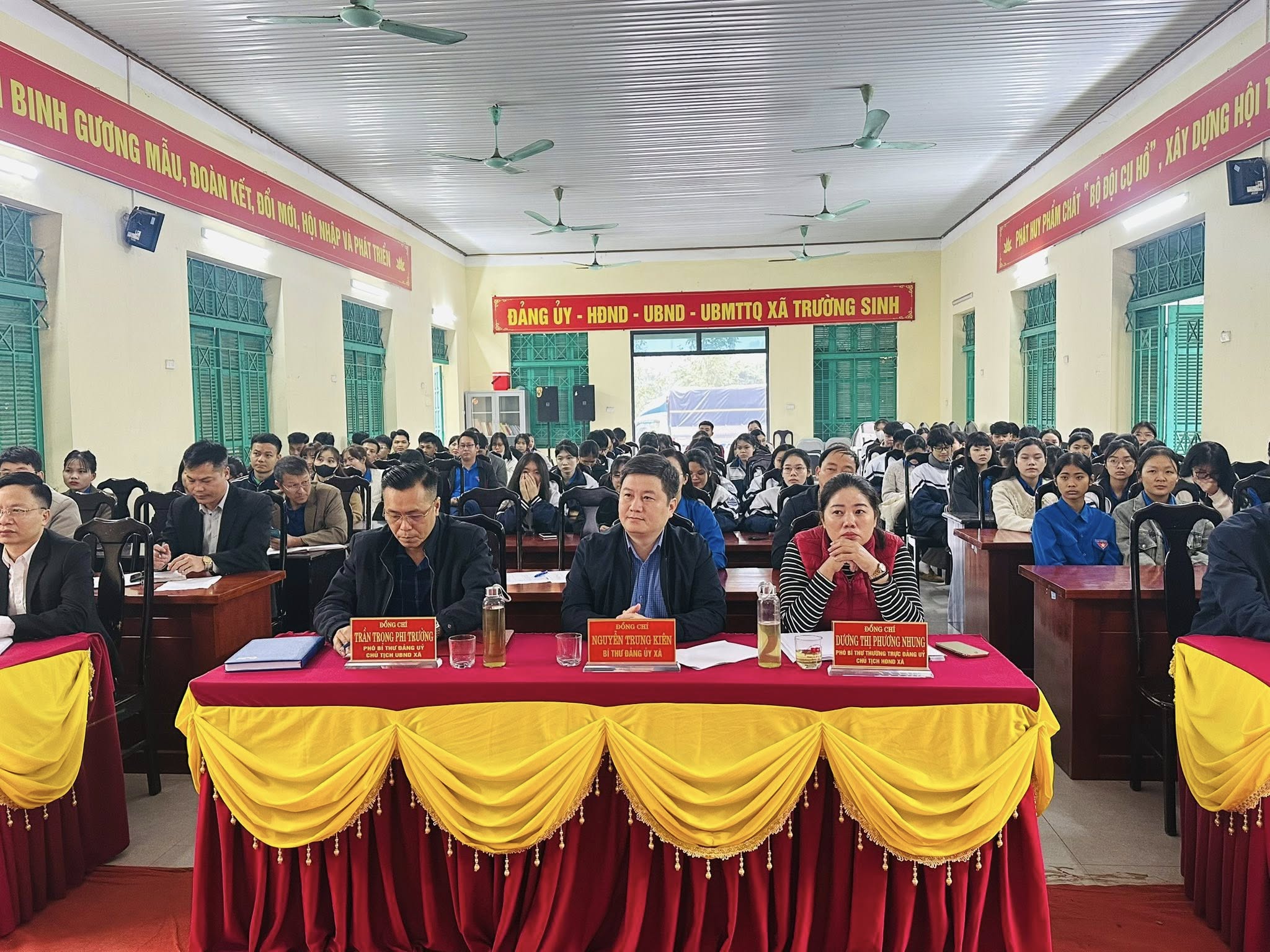 Chương trình đối thoại giữa Chủ tịch Ủy ban nhân dân xã và thanh niên xã Trường Sinh