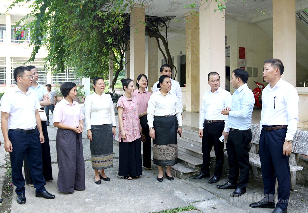 Đoàn đại biểu tỉnh Xiêng Khoảng và tỉnh Phông Sa Lỳ thăm và làm việc với Trường Đại học Tân Trào