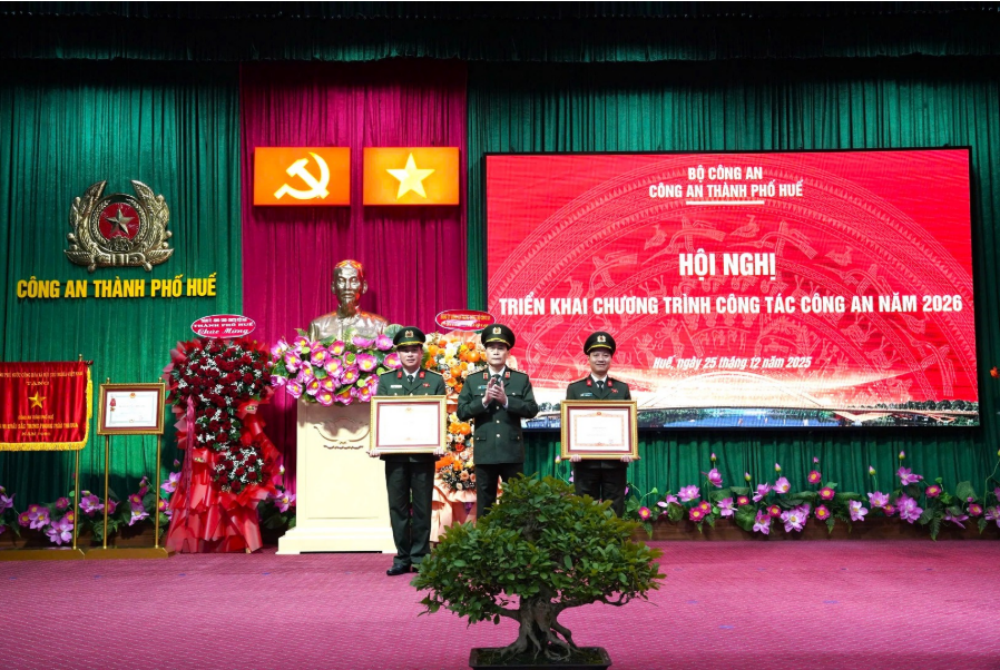 THỨ TRƯỞNG LÊ QUỐC HÙNG DỰ VÀ CHỈ ĐẠO HỘI NGHỊ TRIỂN KHAI CÔNG TÁC CÔNG AN NĂM 2026 CỦA CÔNG AN THÀNH PHỐ HUẾ