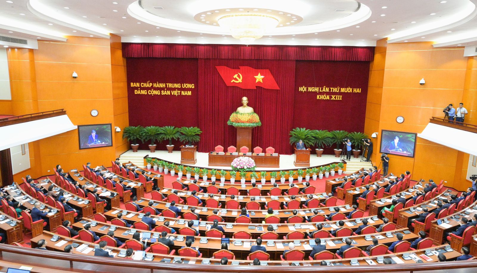 Thông báo Hội nghị lần thứ 12 Ban Chấp hành Trung ương Đảng khóa XIII