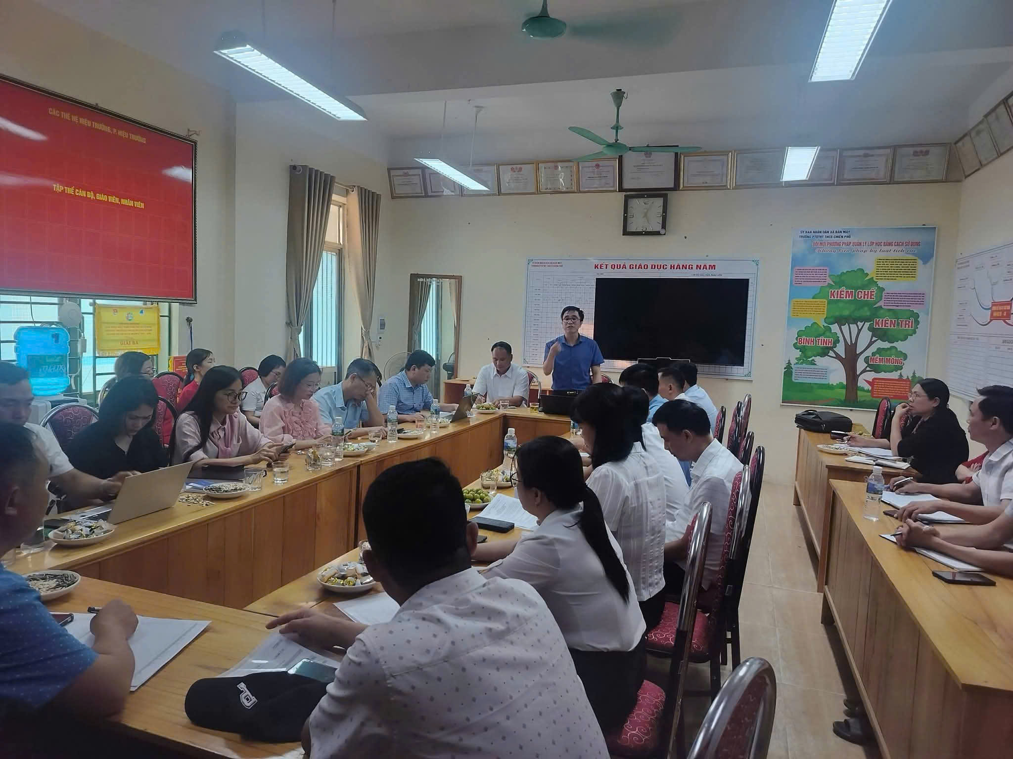 ĐOÀN KIỂM TRA SỞ GDĐT TỈNH TUYÊN QUANG KIỂM TRA VIỆC THỰC HIỆN CÁC CHẾ ĐỘ, CHÍNH SÁCH ĐỐI VỚI HỌC SINH TẠI XÃ BẢN MÁY
