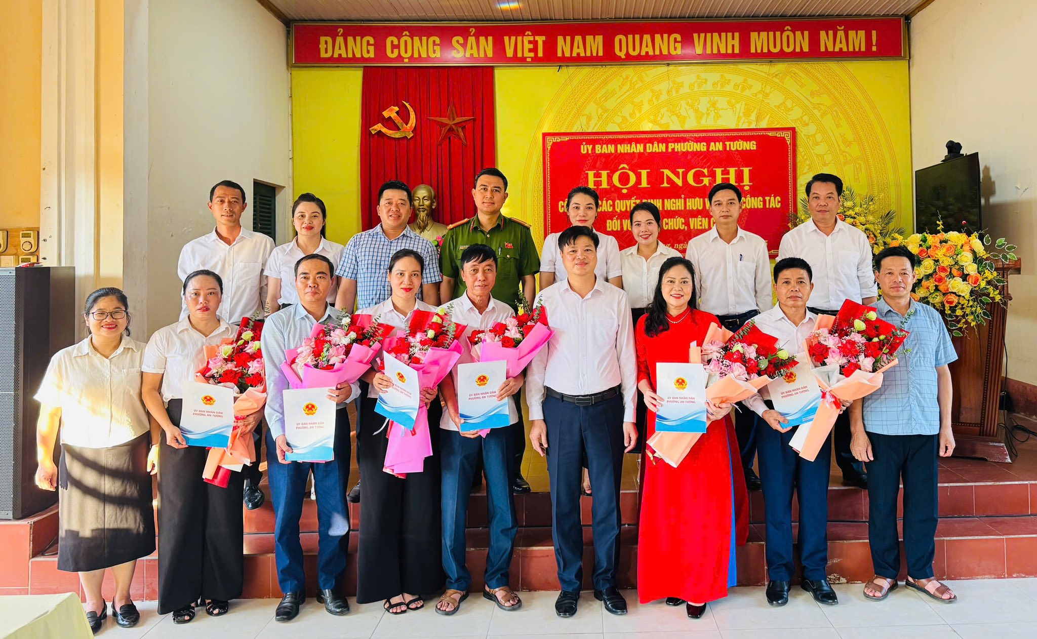 UBND phường An Tường tổ chức Hội nghị công bố các quyết định nghỉ hưu và nghỉ công tác đối với công chức, viên chức