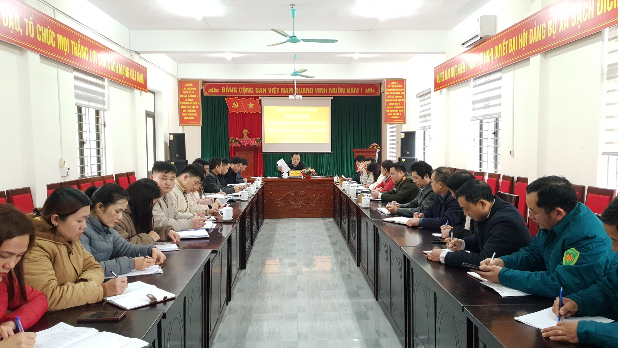 XÃ BẠCH ĐÍCH TỔ CHỨC HỘI NGHỊ CÁN BỘ CHỦ CHỐT THỰC HIỆN QUY TRÌNH CÔNG TÁC CÁN BỘ 