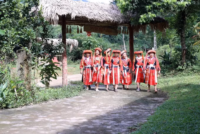 Giữ sắc đỏ Pà Thẻn trong dòng chảy mới