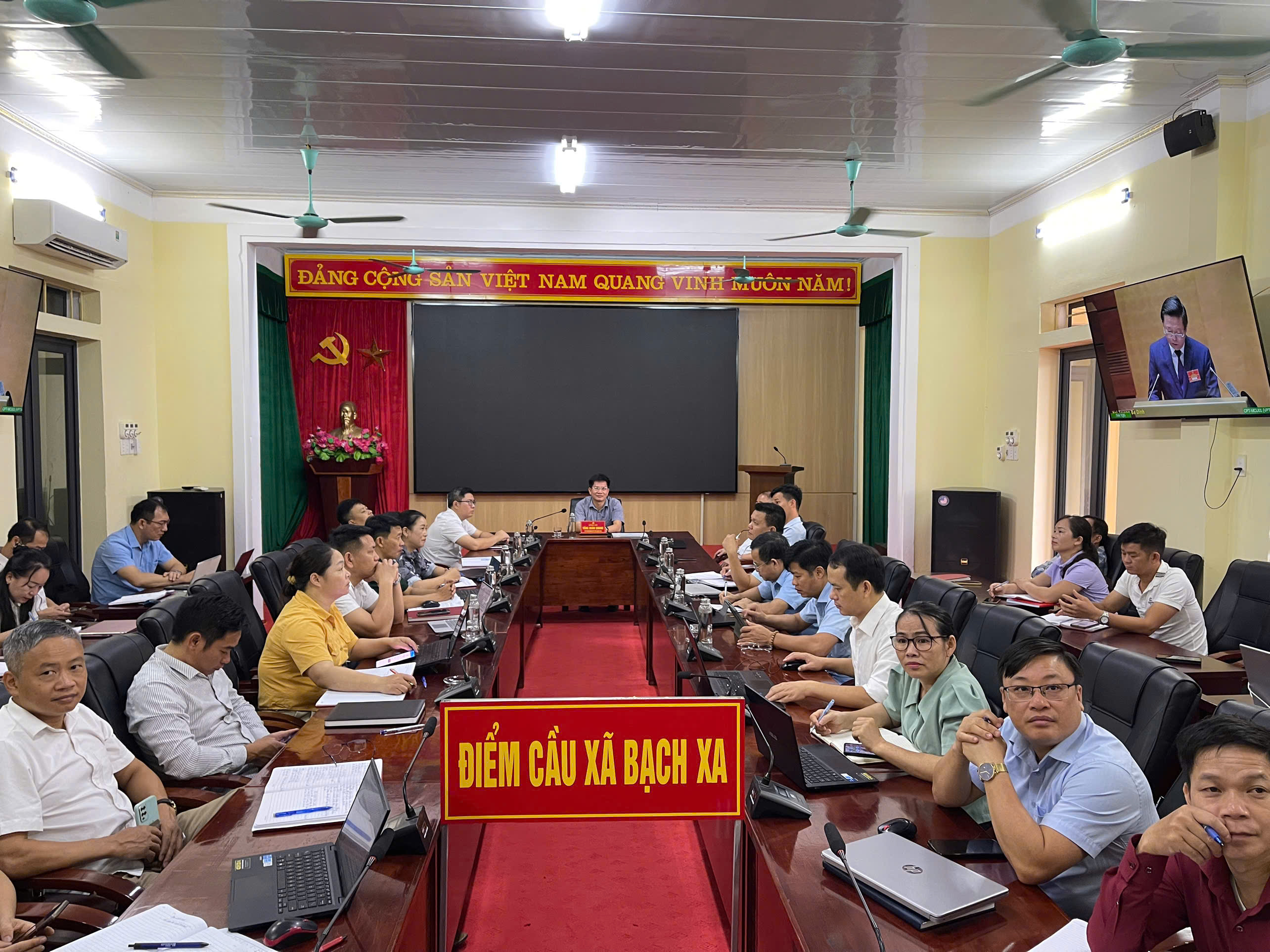 ĐẢNG BỘ XÃ BẠCH XA DỰ HỘI NGHỊ NGHIÊN CỨU, HỌC TẬP, QUÁN TRIỆT VÀ TRIỂN KHAI THỰC HIỆN NGHỊ QUYẾT HỘI NGHỊ LẦN THỨ BA BAN CHẤP HÀNH TRUNG ƯƠNG KHOÁ XIV