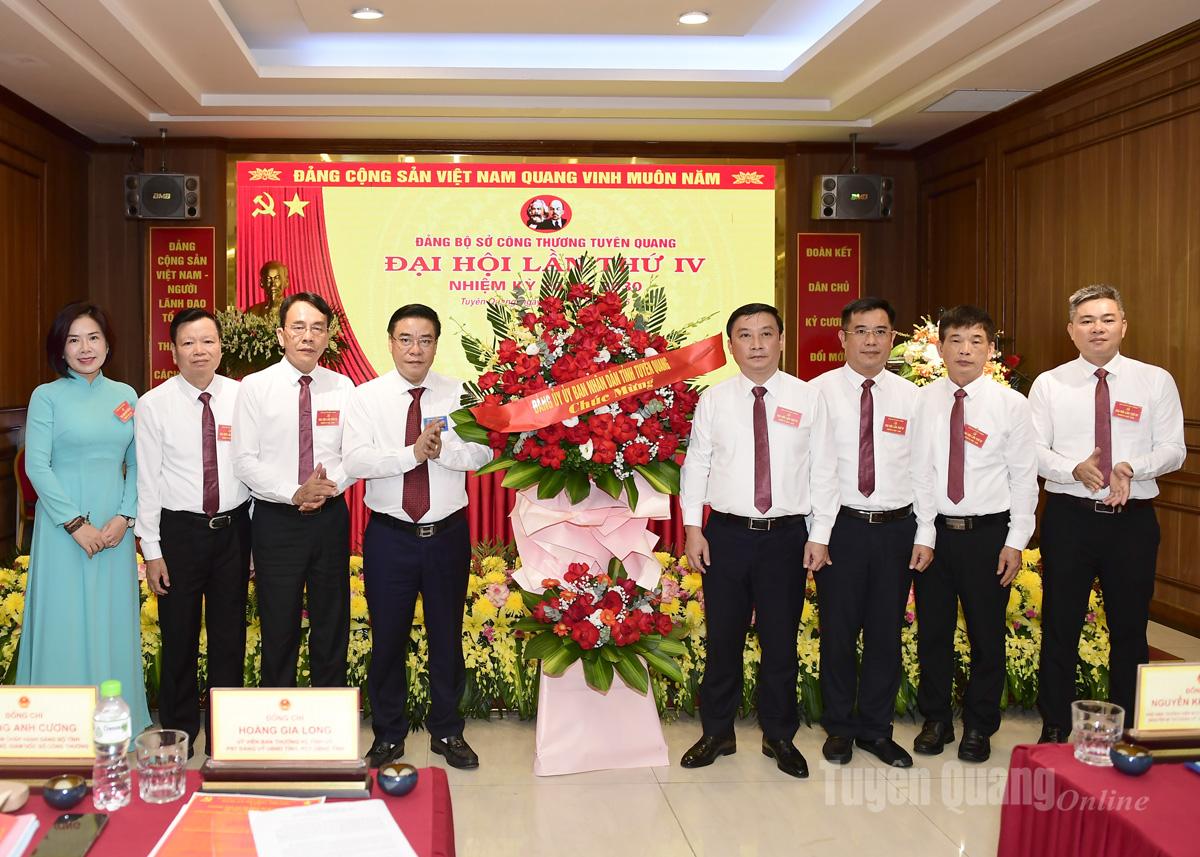 Tiếp tục đổi mới, nâng cao năng lực lãnh đạo, sức chiến đấu của Đảng bộ